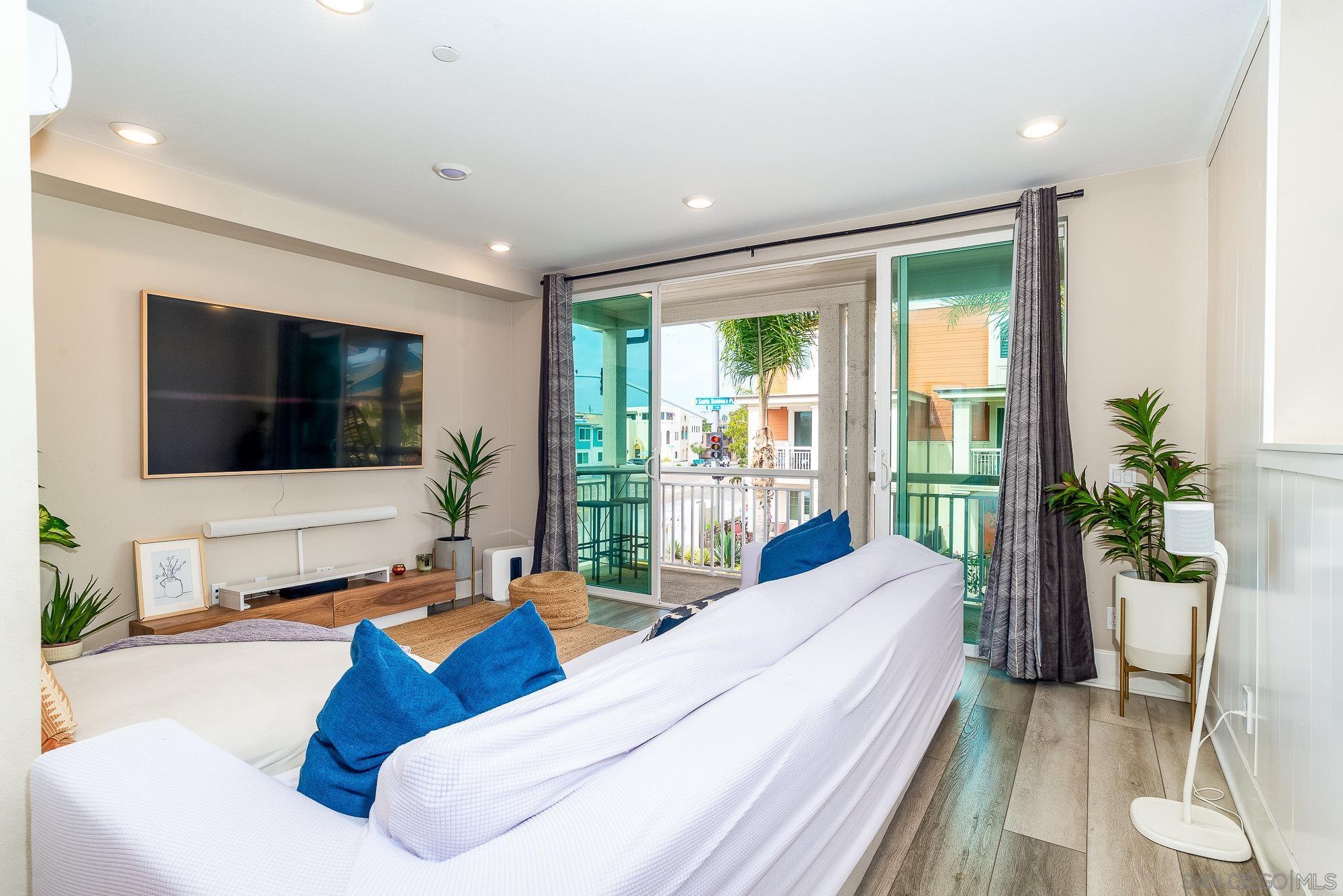 Detail Gallery Image 21 of 45 For 807  Santa Barbara Pl, San Diego,  CA 92109 - 3 Beds | 2/1 Baths