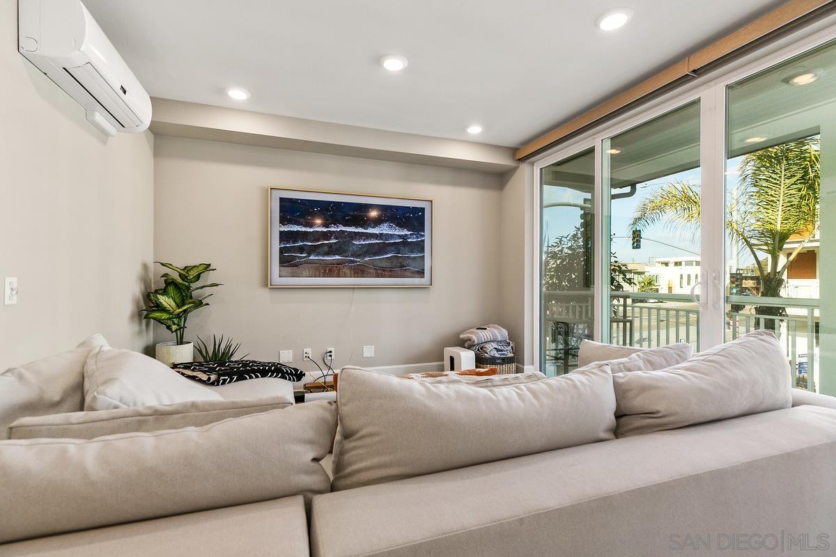 Detail Gallery Image 22 of 55 For 807  Santa Barbara Pl, San Diego,  CA 92109 - 3 Beds | 2/1 Baths