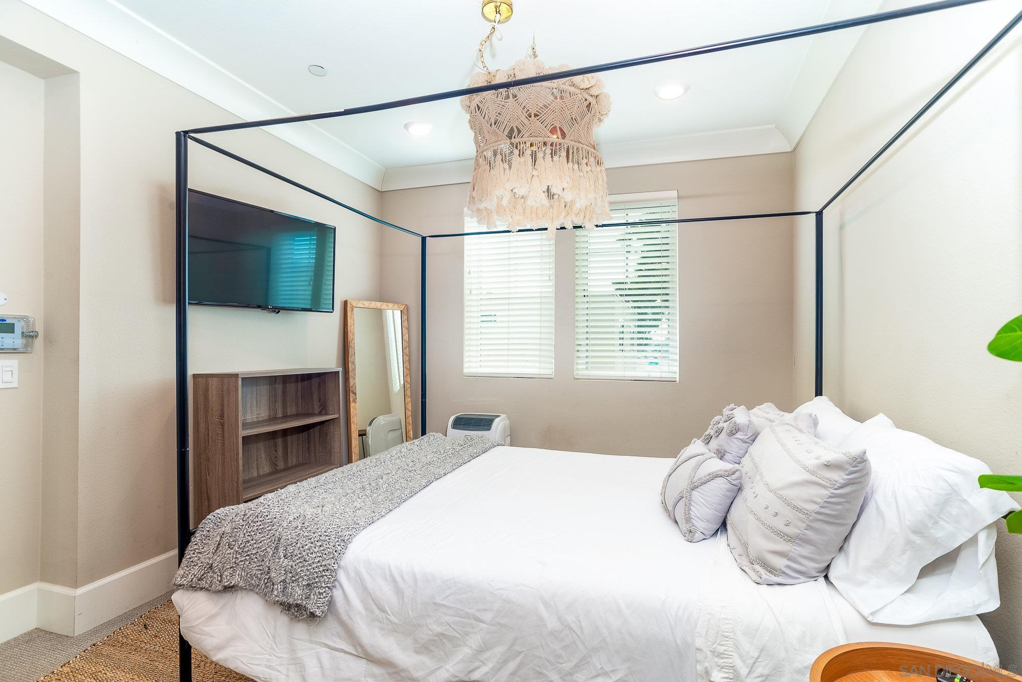 Detail Gallery Image 33 of 55 For 807  Santa Barbara Pl, San Diego,  CA 92109 - 3 Beds | 2/1 Baths