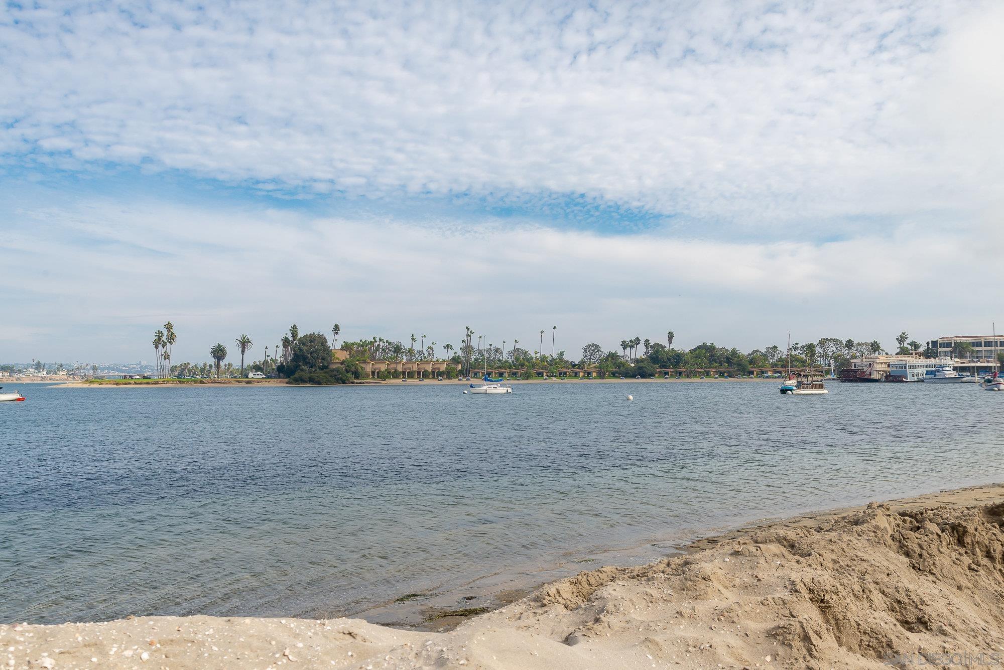 Detail Gallery Image 40 of 45 For 807  Santa Barbara Pl, San Diego,  CA 92109 - 3 Beds | 2/1 Baths