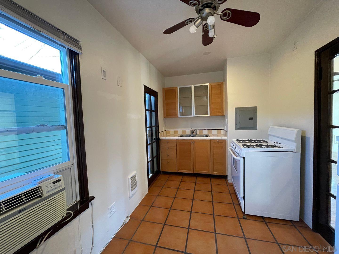 Detail Gallery Image 9 of 12 For 4643  Park Blvd, San Diego,  CA 92116 - 1 Beds | 1 Baths