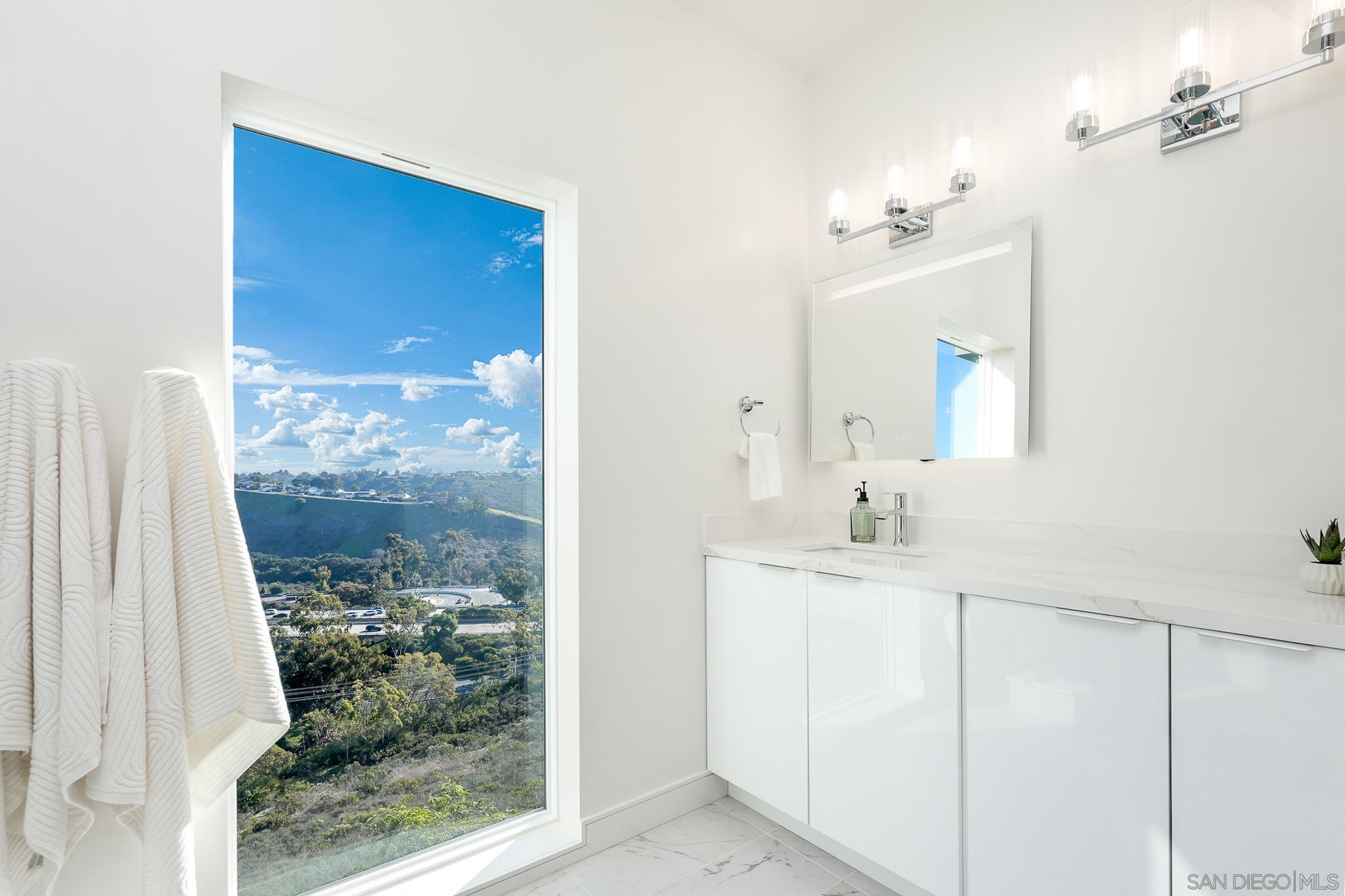 Detail Gallery Image 14 of 54 For 7901  Avenida Kirjah, La Jolla,  CA 92037 - 6 Beds | 6/1 Baths