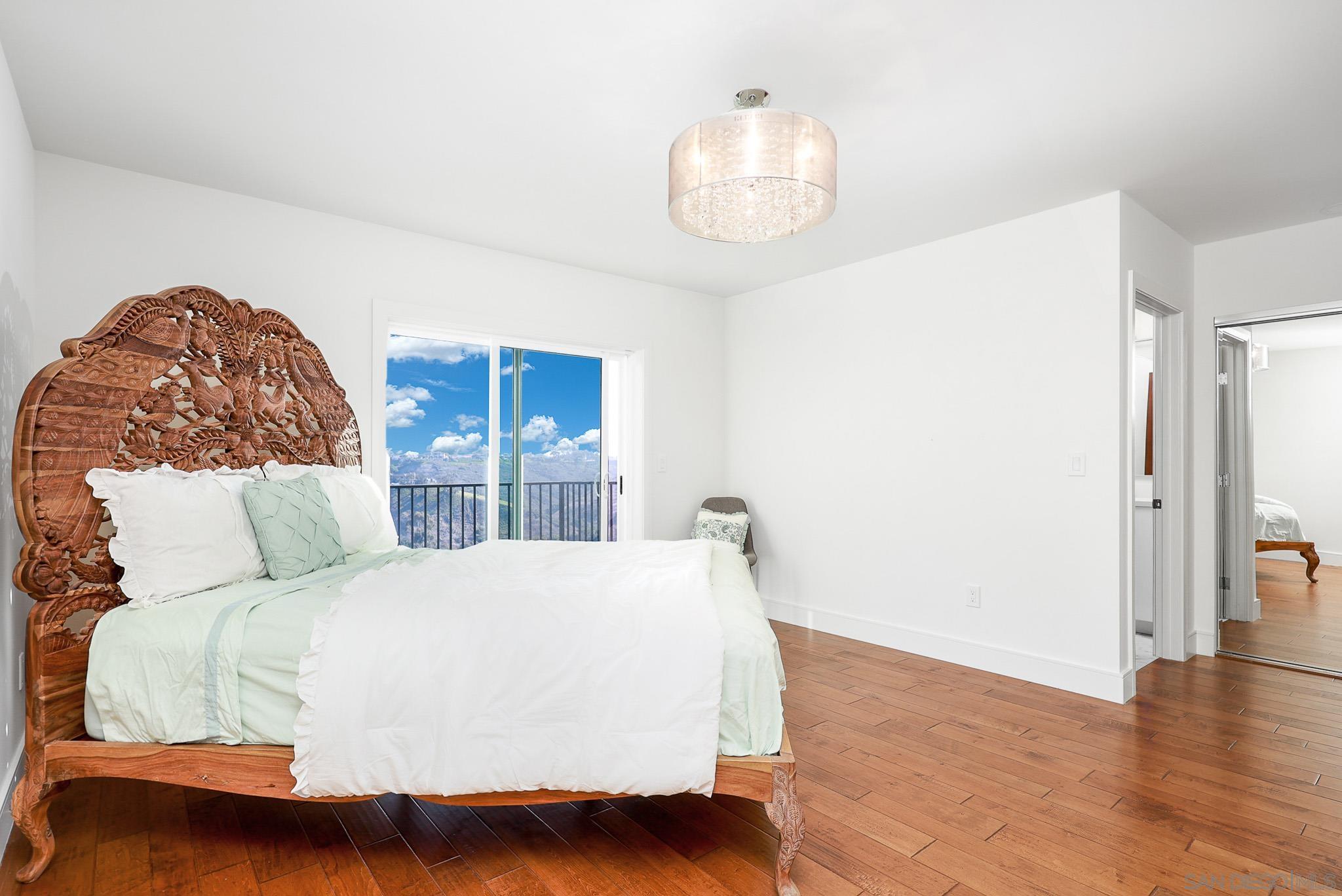 Detail Gallery Image 23 of 54 For 7901  Avenida Kirjah, La Jolla,  CA 92037 - 6 Beds | 6/1 Baths