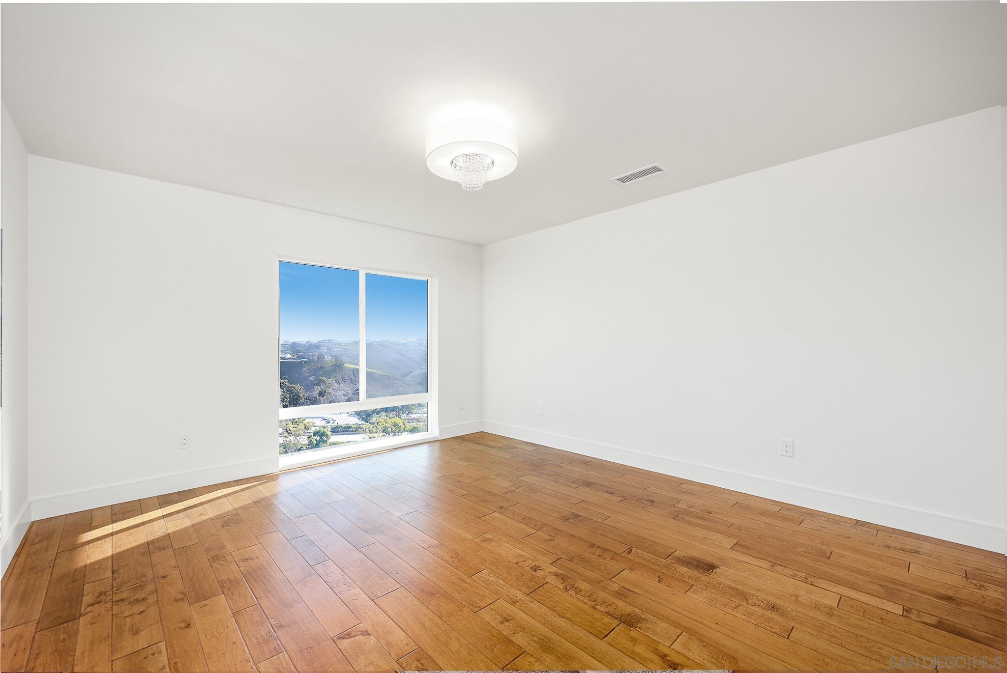 Detail Gallery Image 25 of 54 For 7901  Avenida Kirjah, La Jolla,  CA 92037 - 6 Beds | 6/1 Baths