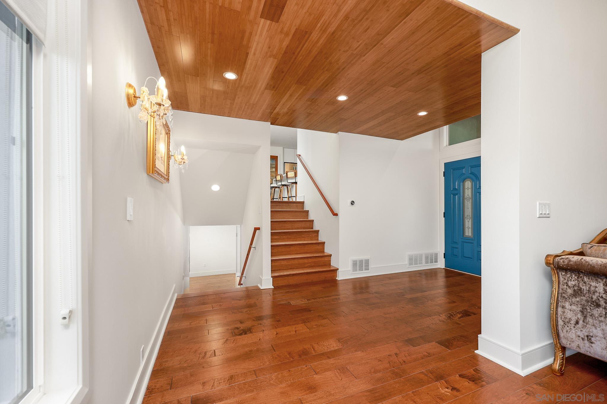 Detail Gallery Image 31 of 54 For 7901  Avenida Kirjah, La Jolla,  CA 92037 - 6 Beds | 6/1 Baths