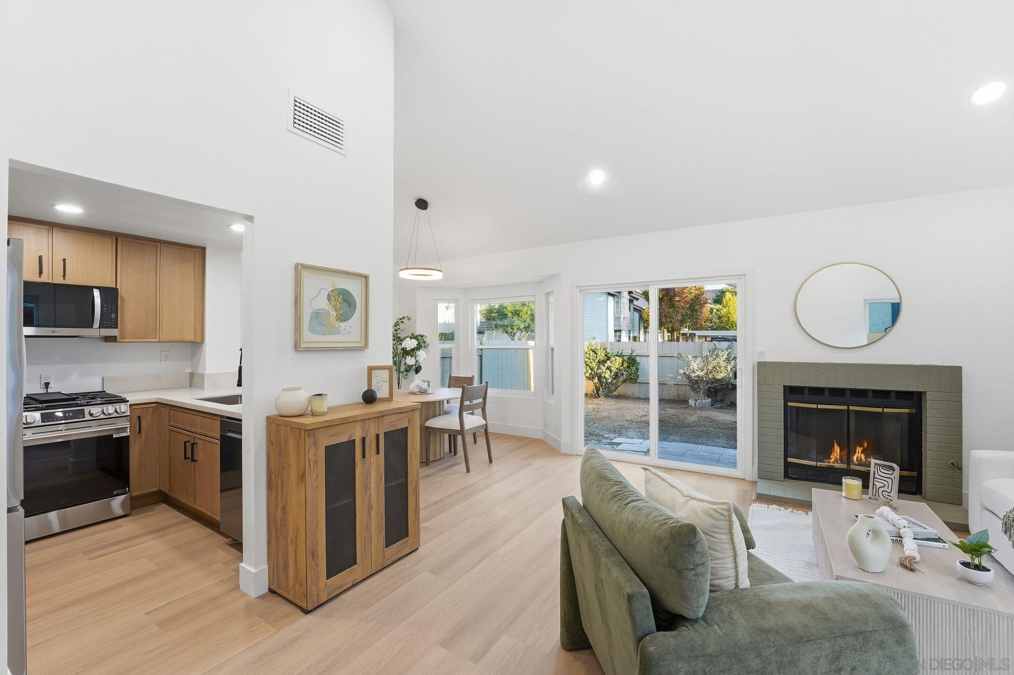 Detail Gallery Image 2 of 25 For 1865  Manzana Way, San Diego,  CA 92139 - 2 Beds | 2 Baths