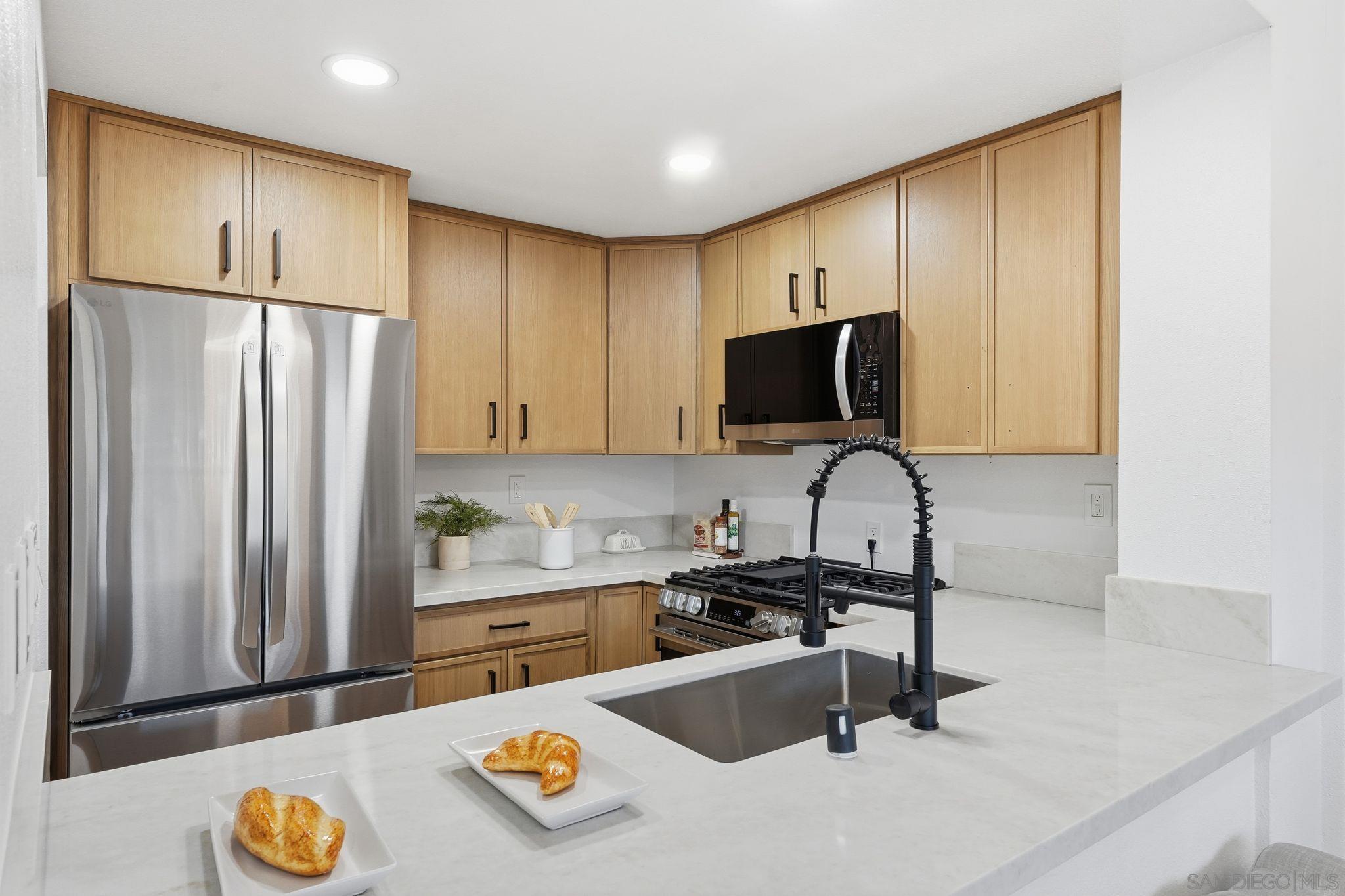 Detail Gallery Image 6 of 25 For 1865  Manzana Way, San Diego,  CA 92139 - 2 Beds | 2 Baths