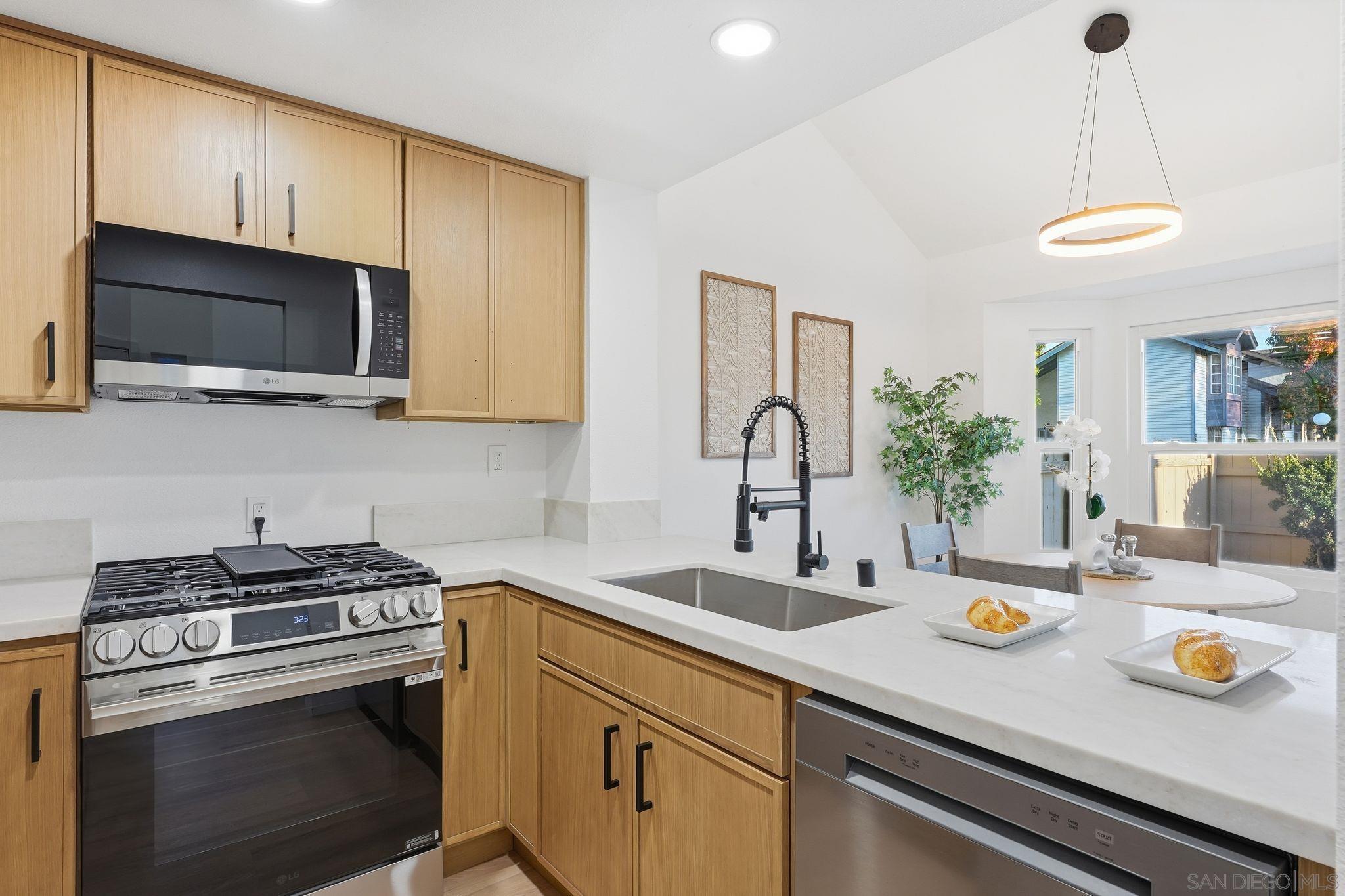 Detail Gallery Image 8 of 25 For 1865  Manzana Way, San Diego,  CA 92139 - 2 Beds | 2 Baths