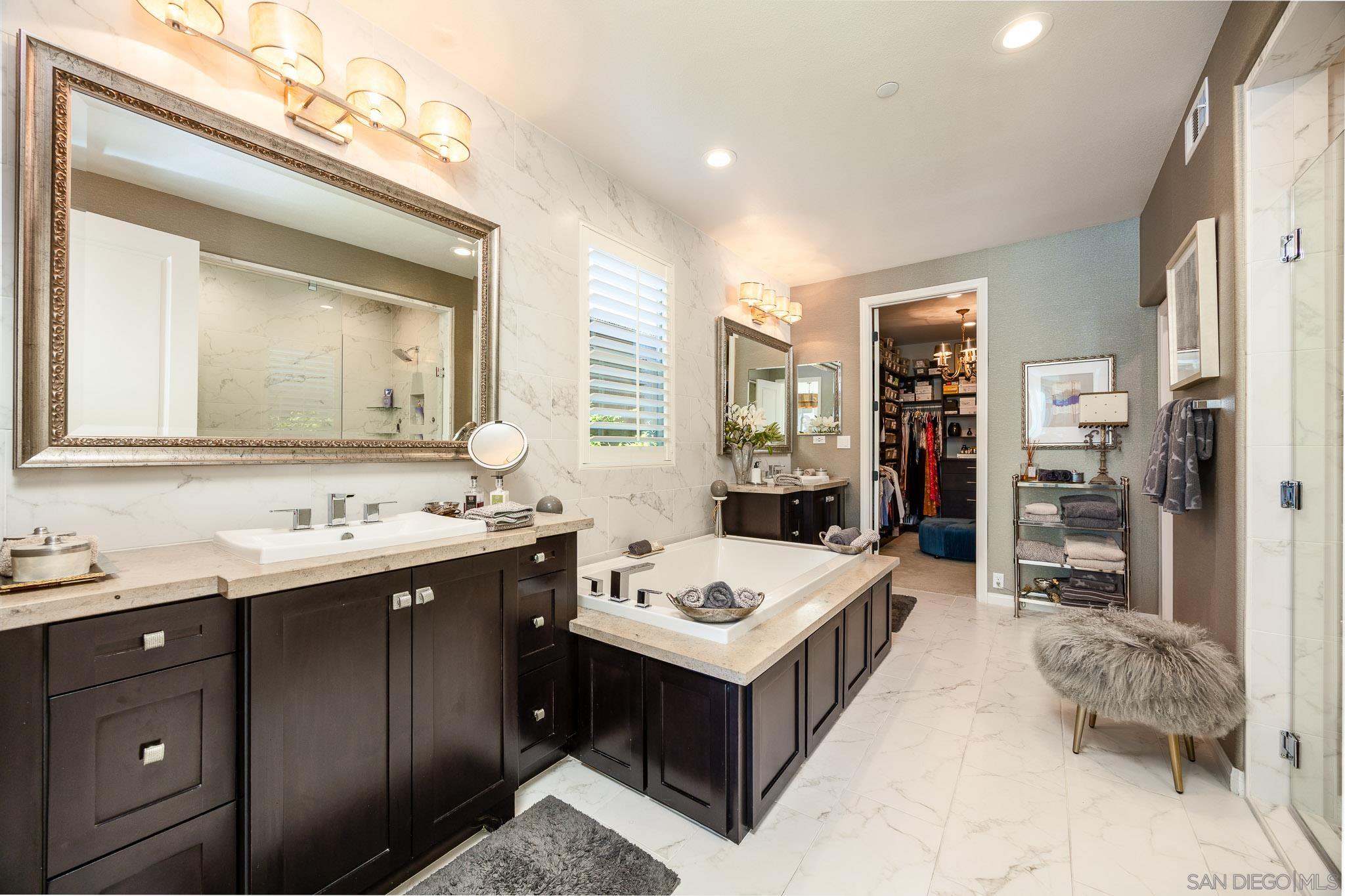 Detail Gallery Image 12 of 45 For 8112  Auberge Cir, San Diego,  CA 92127 - 3 Beds | 3 Baths