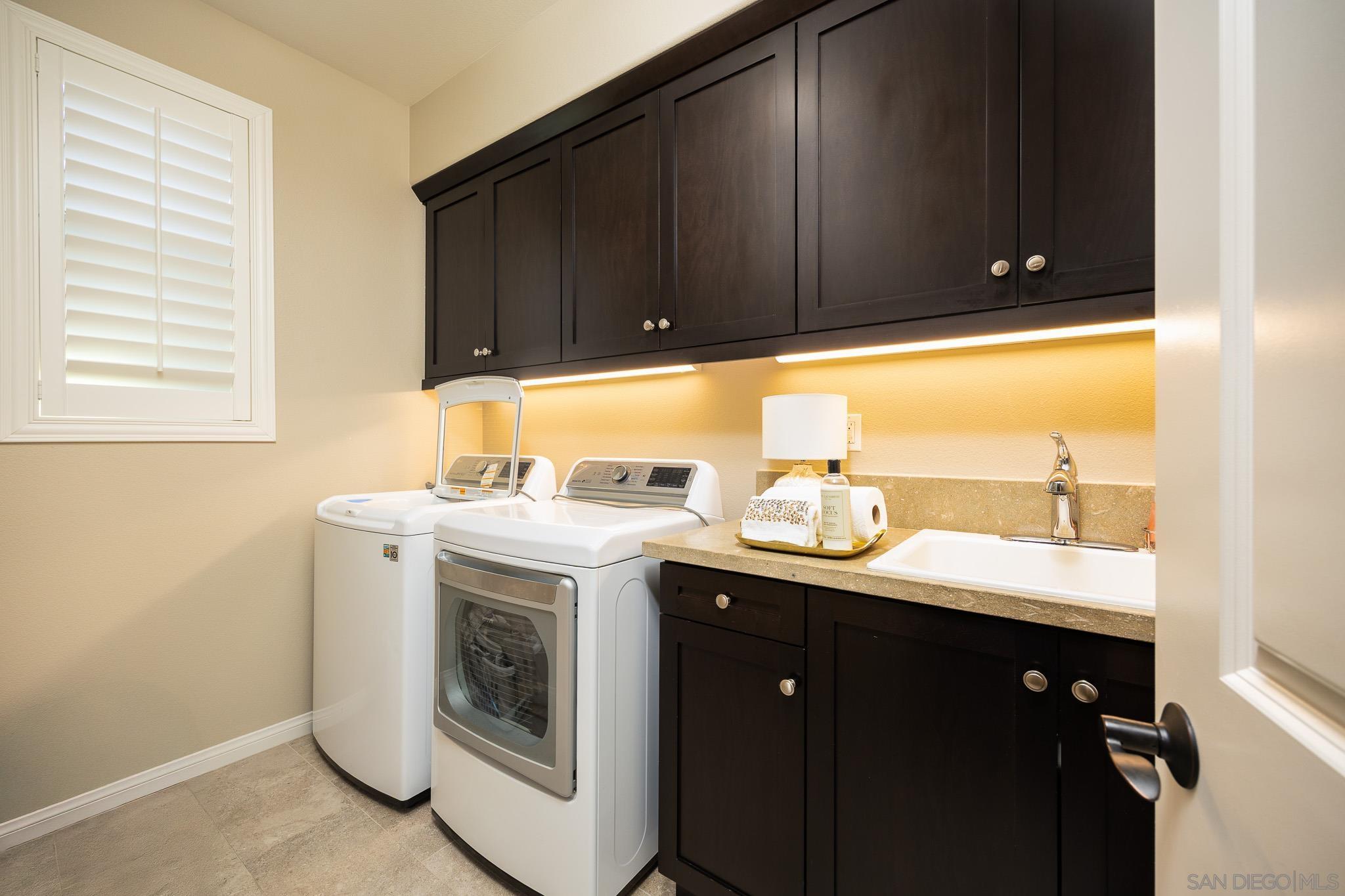 Detail Gallery Image 18 of 45 For 8112  Auberge Cir, San Diego,  CA 92127 - 3 Beds | 3 Baths