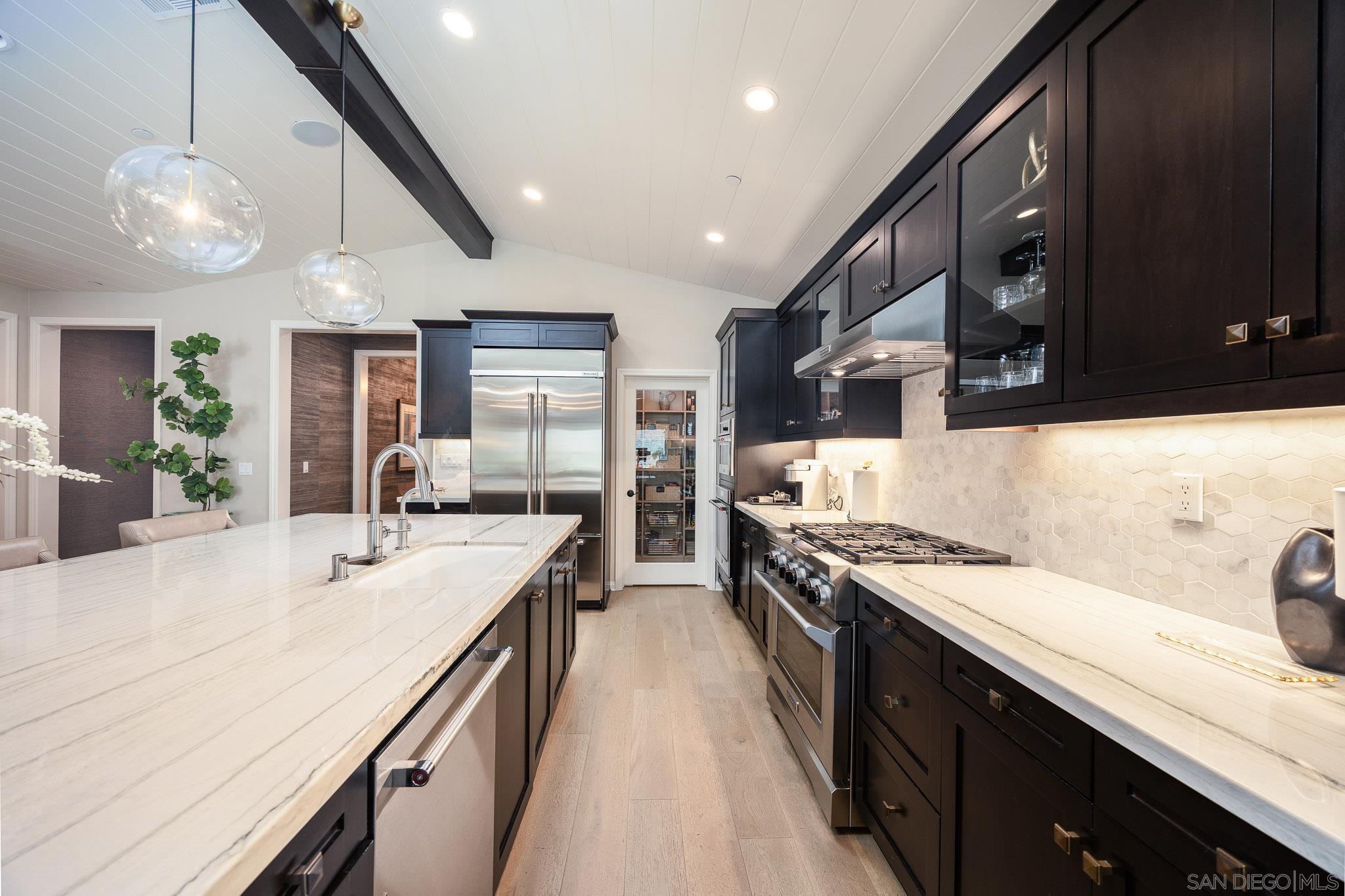 Detail Gallery Image 4 of 45 For 8112  Auberge Cir, San Diego,  CA 92127 - 3 Beds | 3 Baths