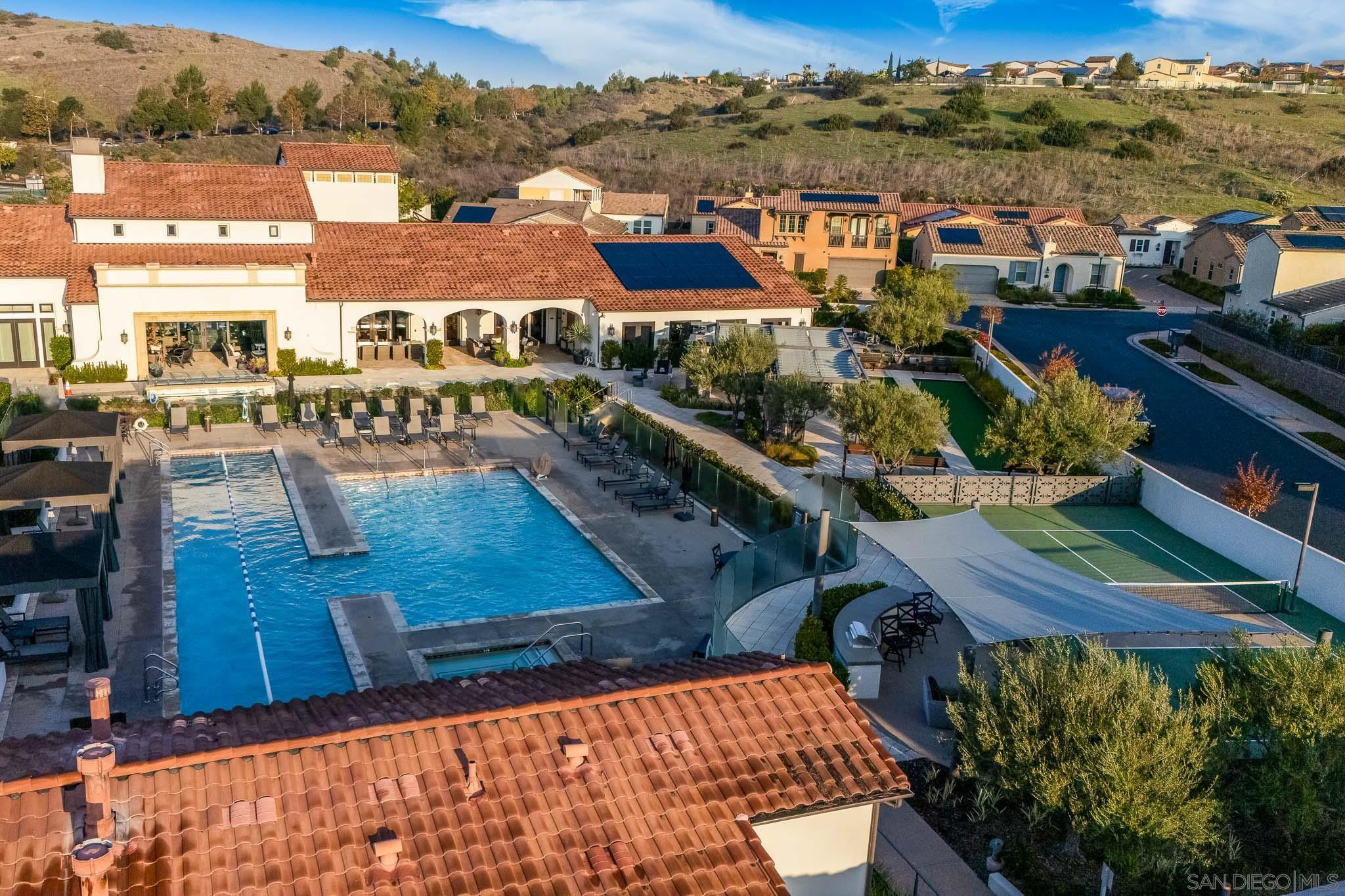 Detail Gallery Image 39 of 45 For 8112  Auberge Cir, San Diego,  CA 92127 - 3 Beds | 3 Baths