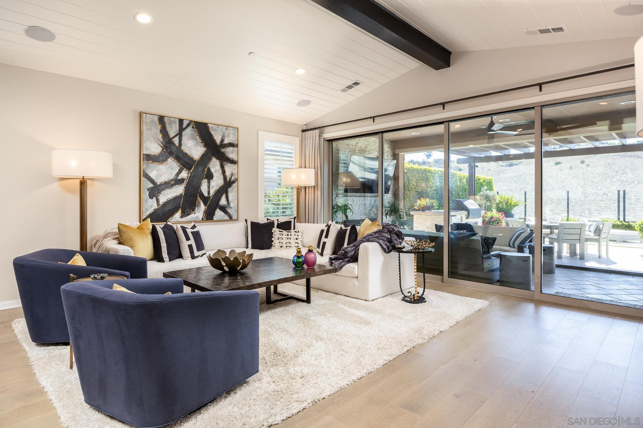 Detail Gallery Image 6 of 45 For 8112  Auberge Cir, San Diego,  CA 92127 - 3 Beds | 3 Baths