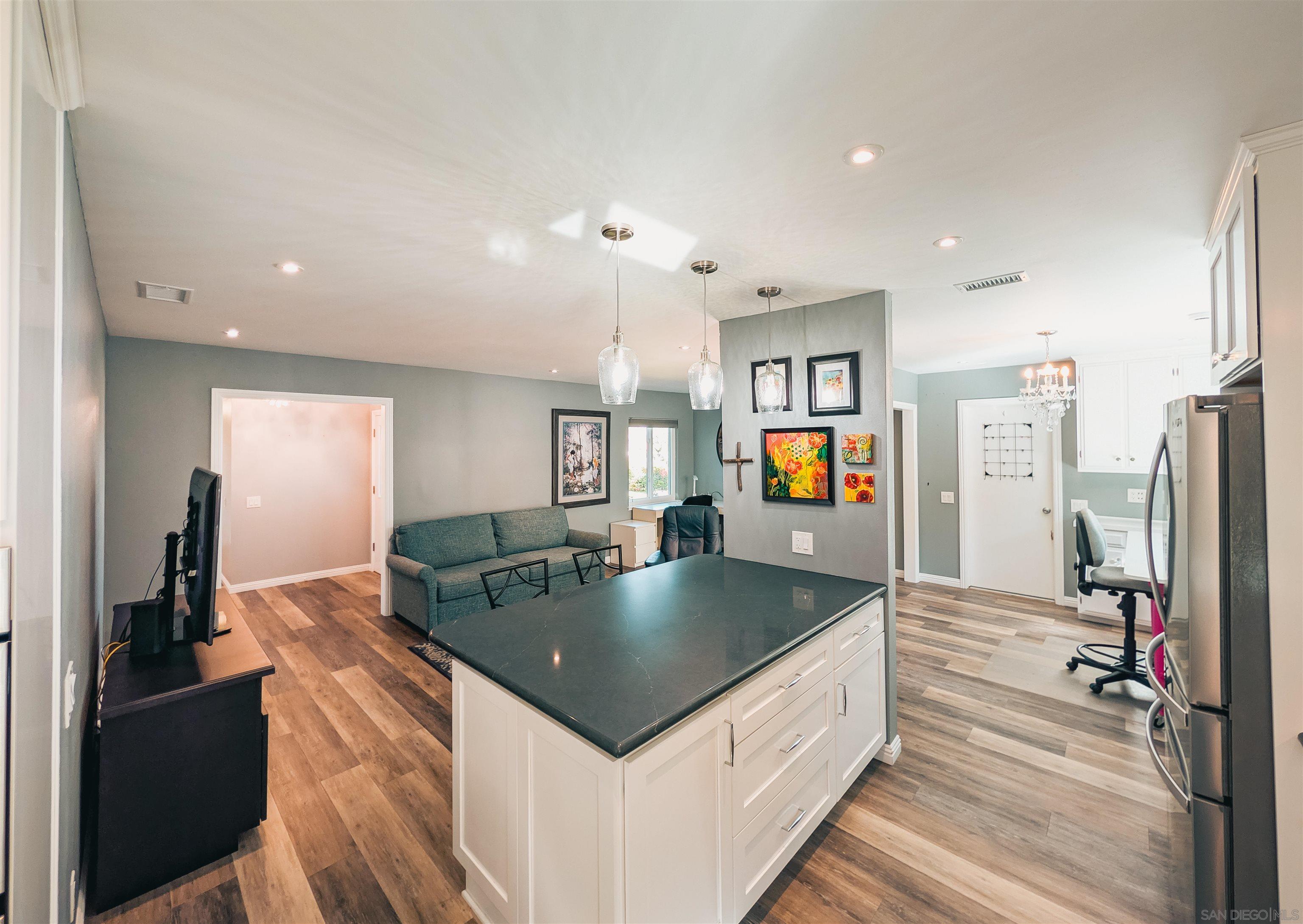 Detail Gallery Image 16 of 57 For 16482  Roca Dr, San Diego,  CA 92128 - 2 Beds | 2 Baths