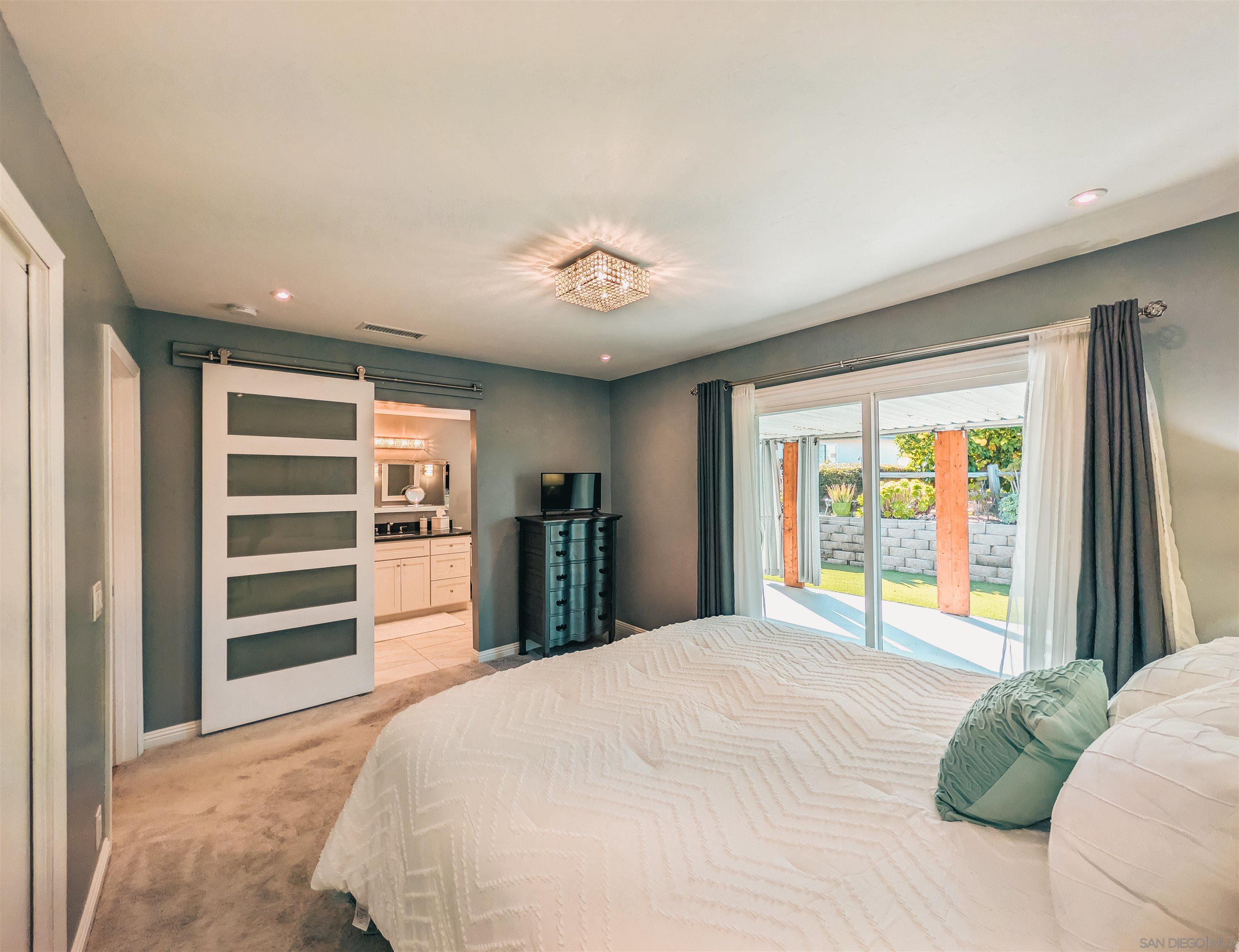 Detail Gallery Image 27 of 57 For 16482  Roca Dr, San Diego,  CA 92128 - 2 Beds | 2 Baths