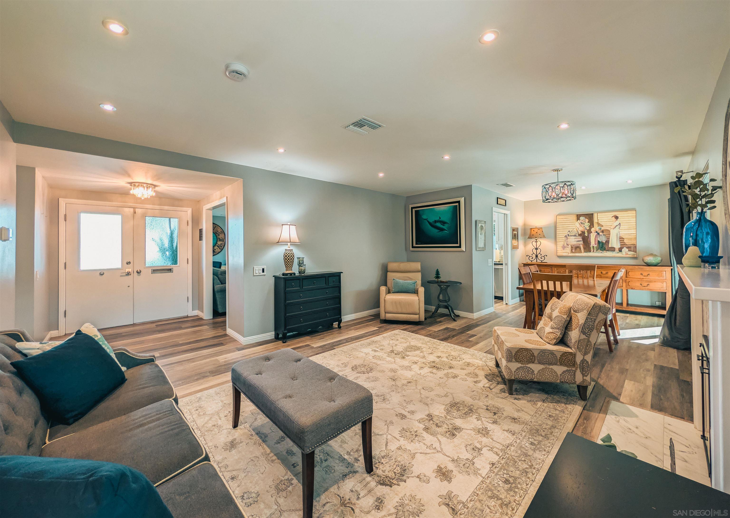 Detail Gallery Image 4 of 57 For 16482  Roca Dr, San Diego,  CA 92128 - 2 Beds | 2 Baths