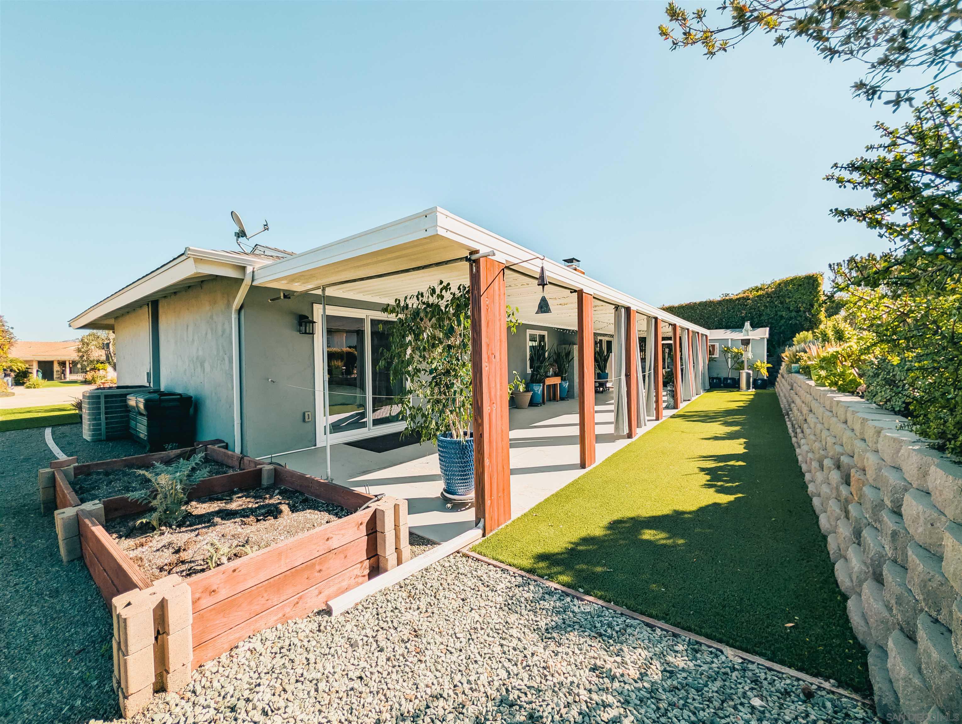 Detail Gallery Image 41 of 57 For 16482  Roca Dr, San Diego,  CA 92128 - 2 Beds | 2 Baths