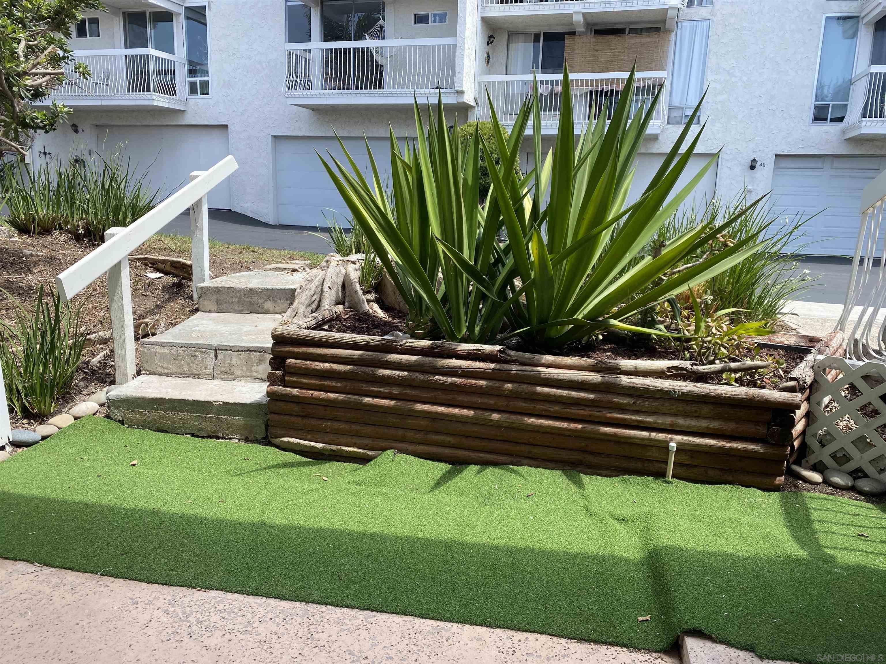 Detail Gallery Image 15 of 20 For Caringa Way, Carlsbad,  CA 92009 - 2 Beds | 2 Baths