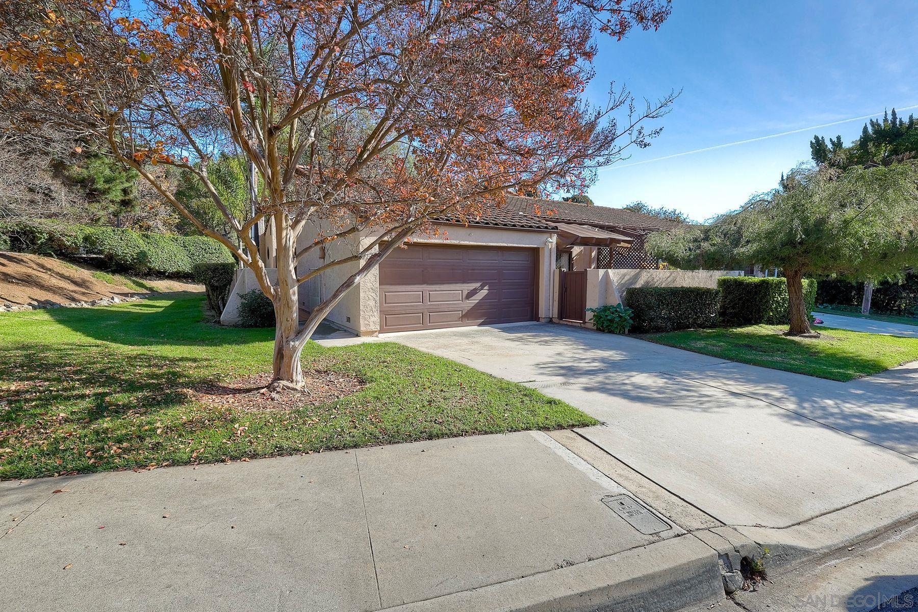 Detail Gallery Image 2 of 35 For 2032  David Dr, Escondido,  CA 92026 - 3 Beds | 2 Baths