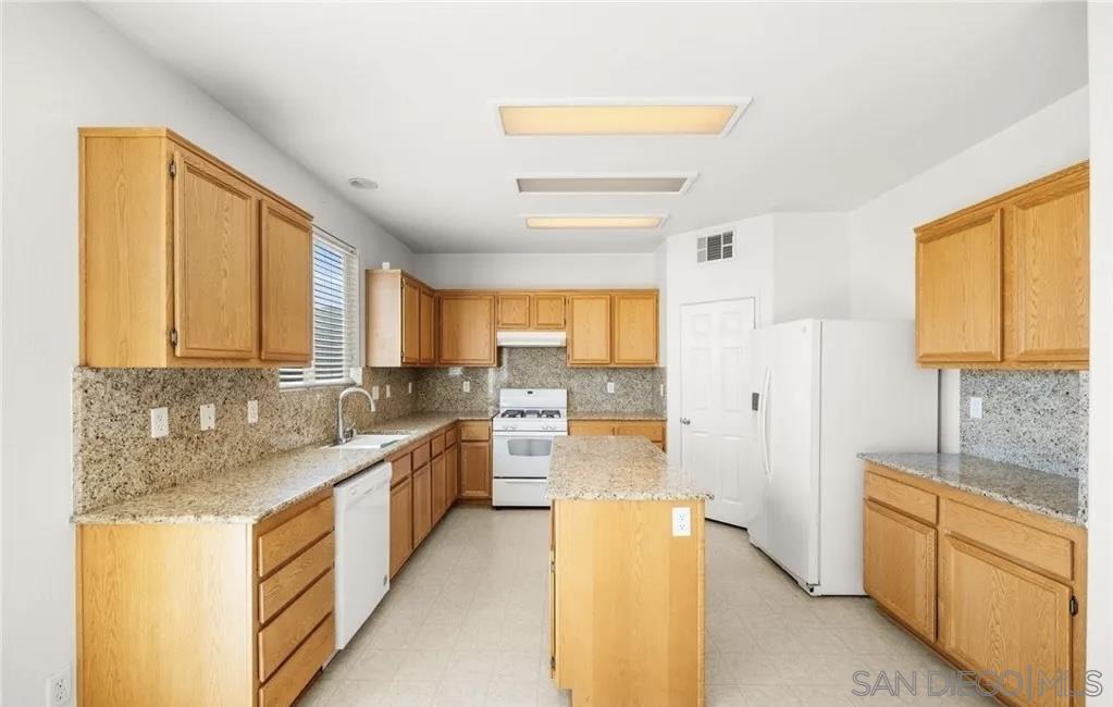 Detail Gallery Image 4 of 20 For 46197  via La Tranquila, Temecula,  CA 92592 - 4 Beds | 2/1 Baths