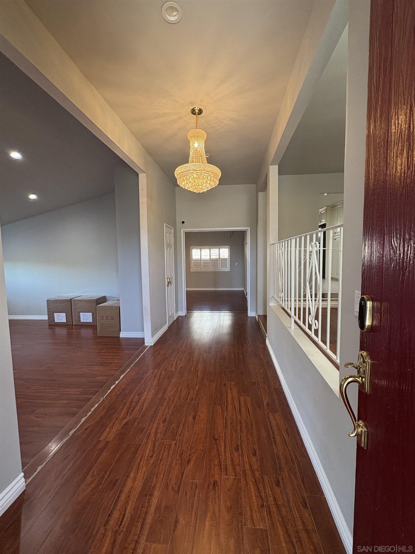 Detail Gallery Image 2 of 22 For 12571  Henzie Place, Granada Hills,  CA 91344 - 4 Beds | 2 Baths