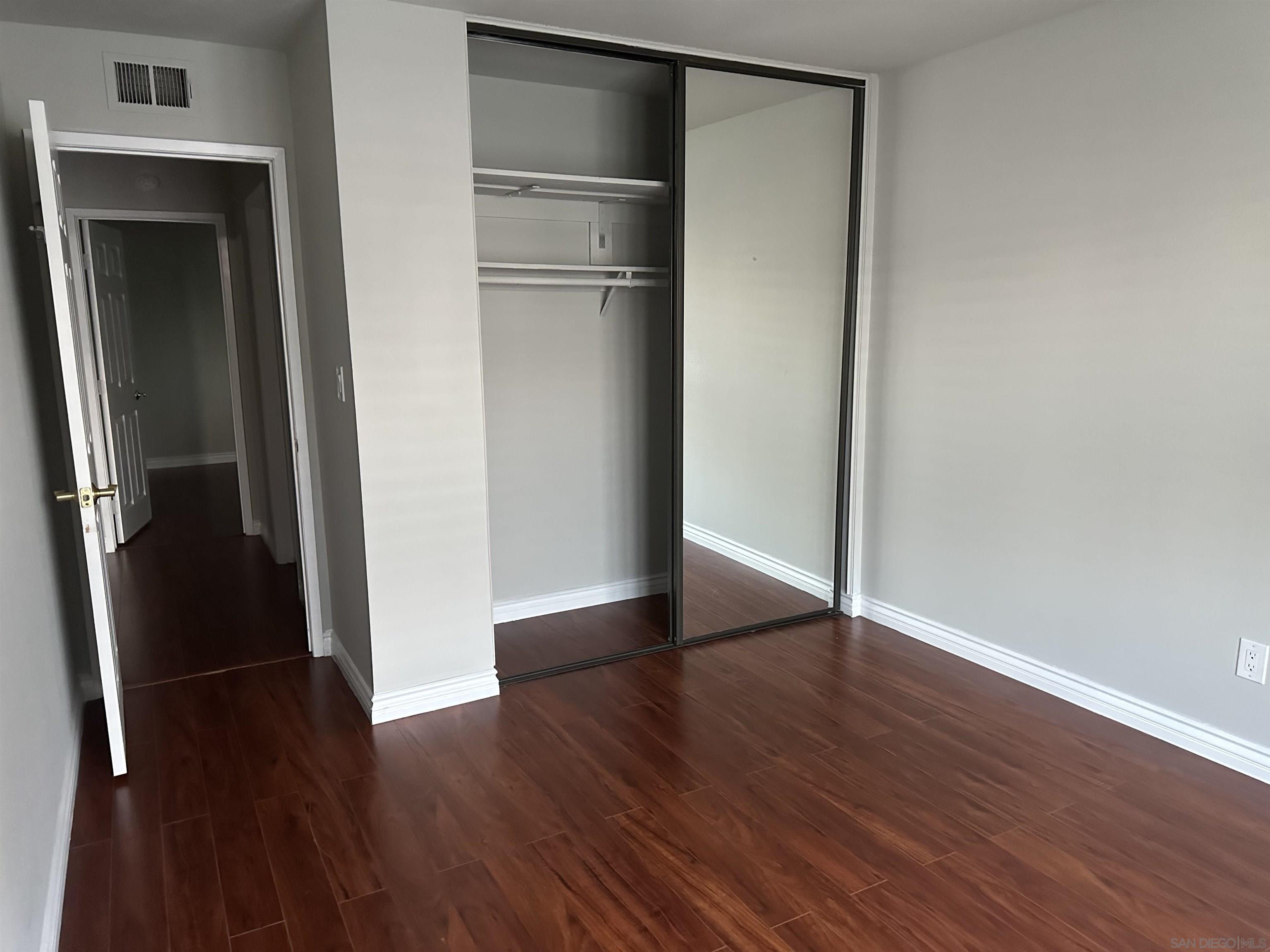 Detail Gallery Image 12 of 22 For 12571  Henzie Place, Granada Hills,  CA 91344 - 4 Beds | 2 Baths