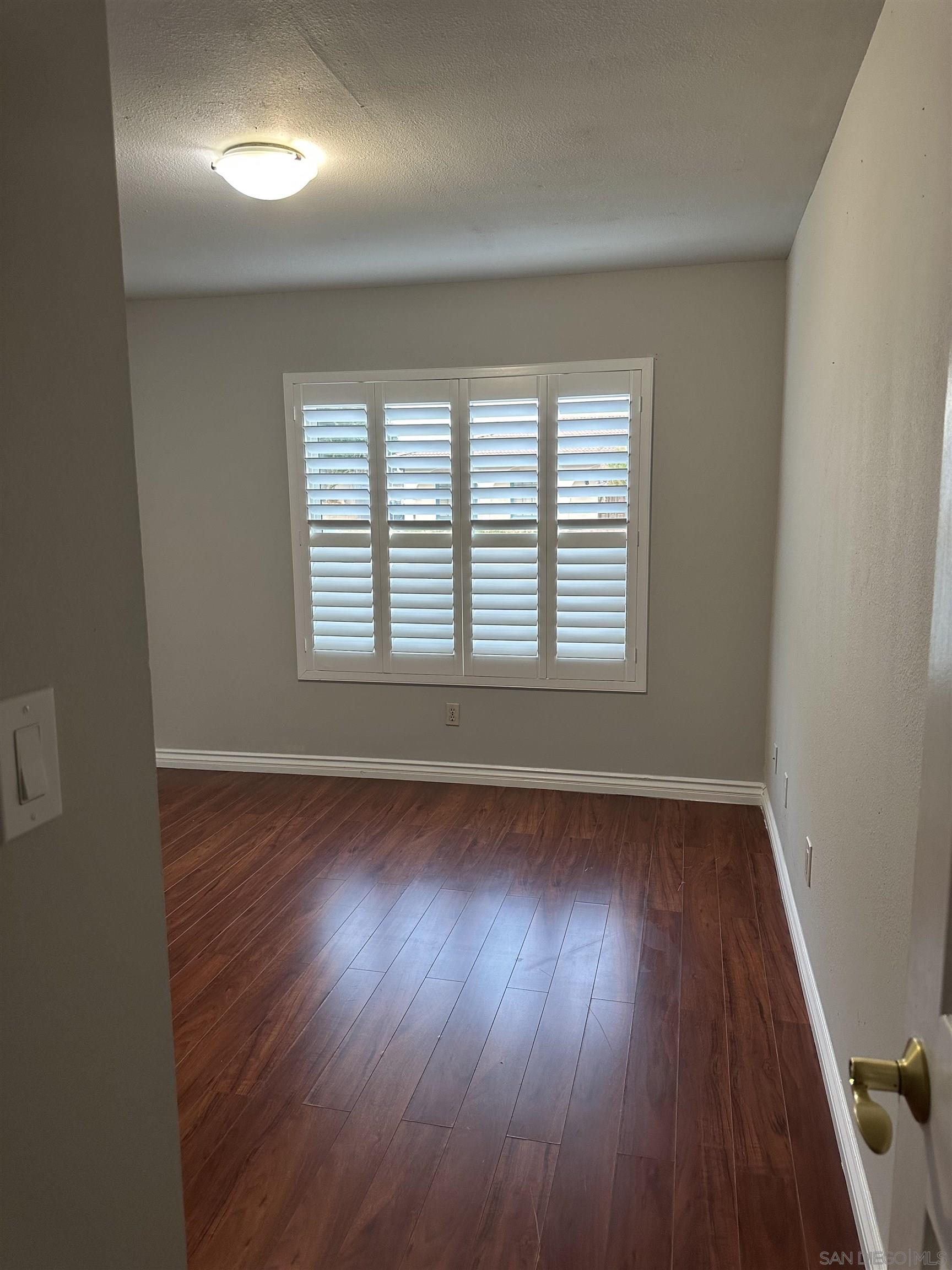 Detail Gallery Image 13 of 22 For 12571  Henzie Place, Granada Hills,  CA 91344 - 4 Beds | 2 Baths