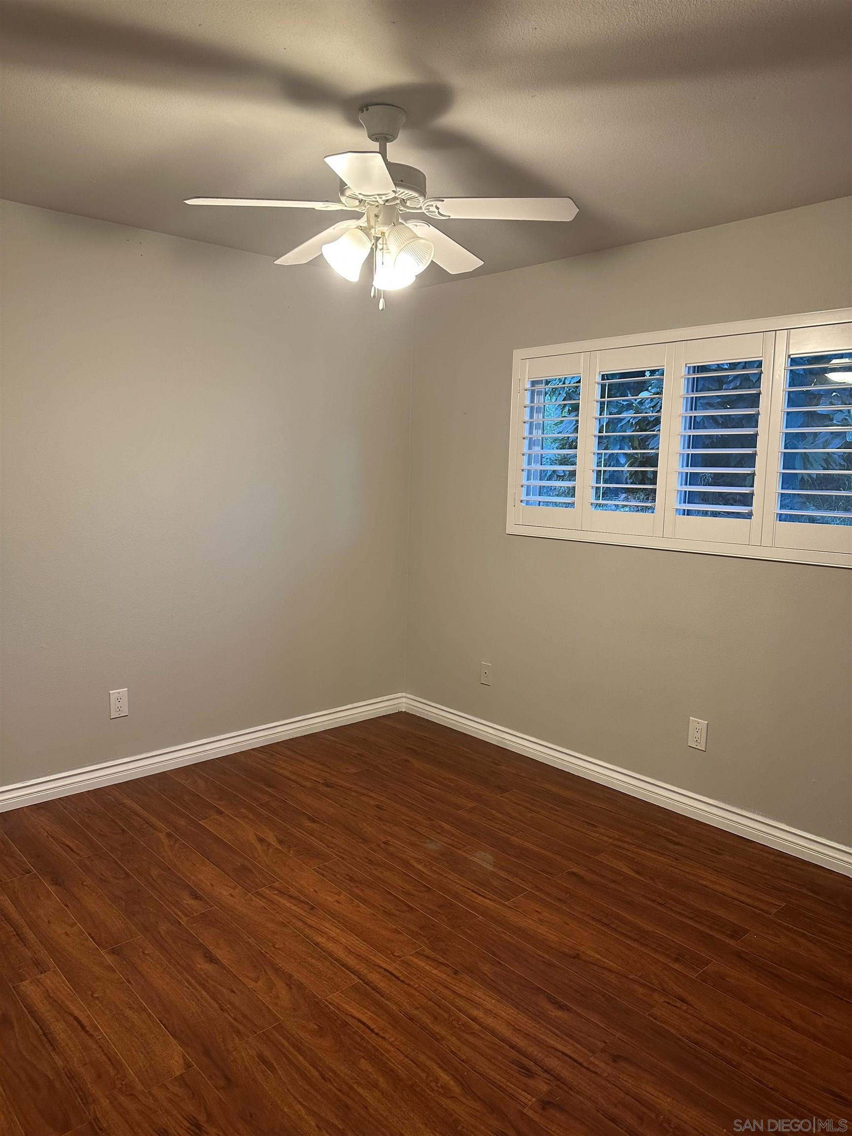 Detail Gallery Image 9 of 22 For 12571  Henzie Place, Granada Hills,  CA 91344 - 4 Beds | 2 Baths