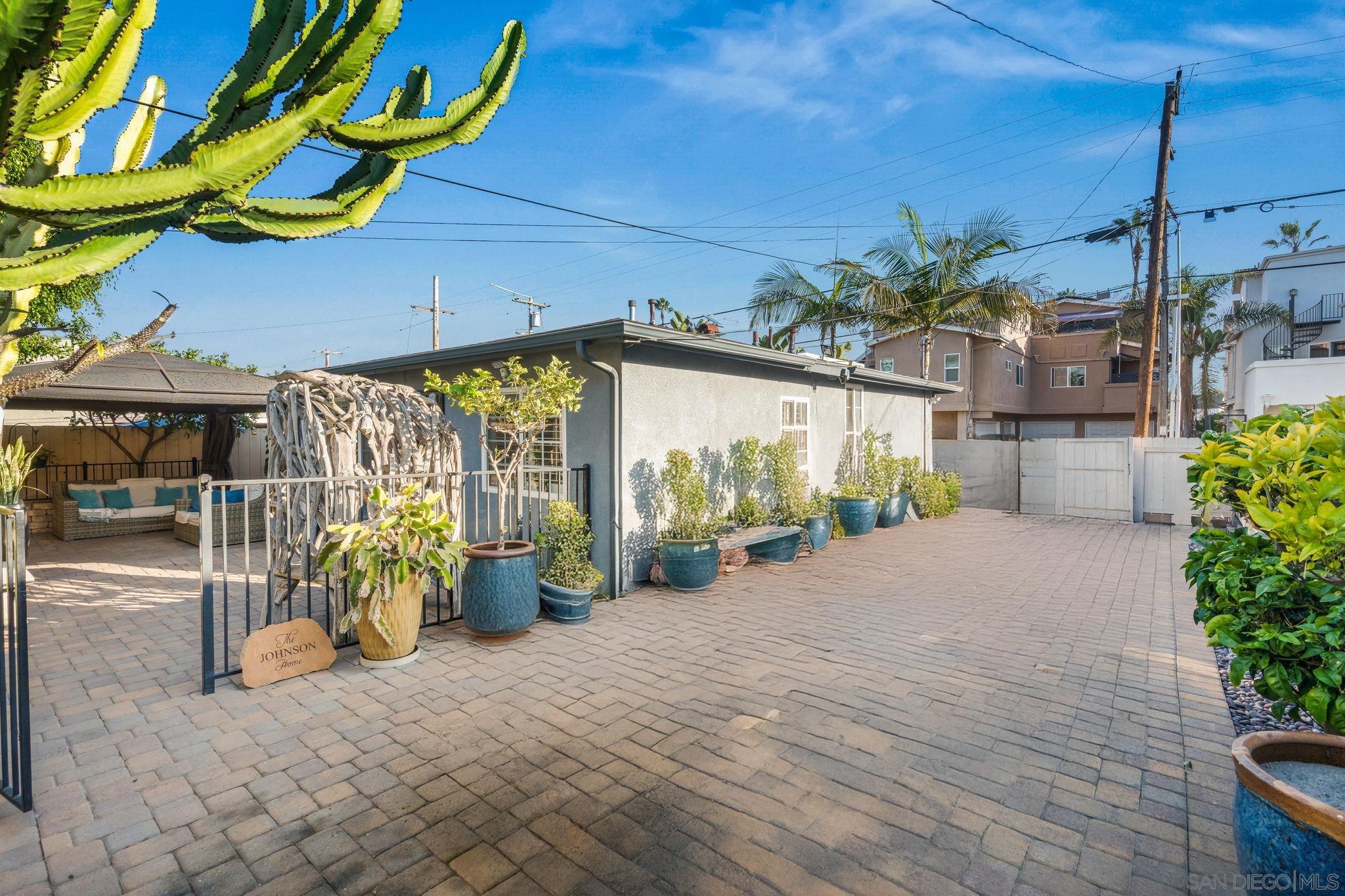 Detail Gallery Image 30 of 39 For 1733  Hornblend St, San Diego,  CA 92109 - 2 Beds | 1 Baths