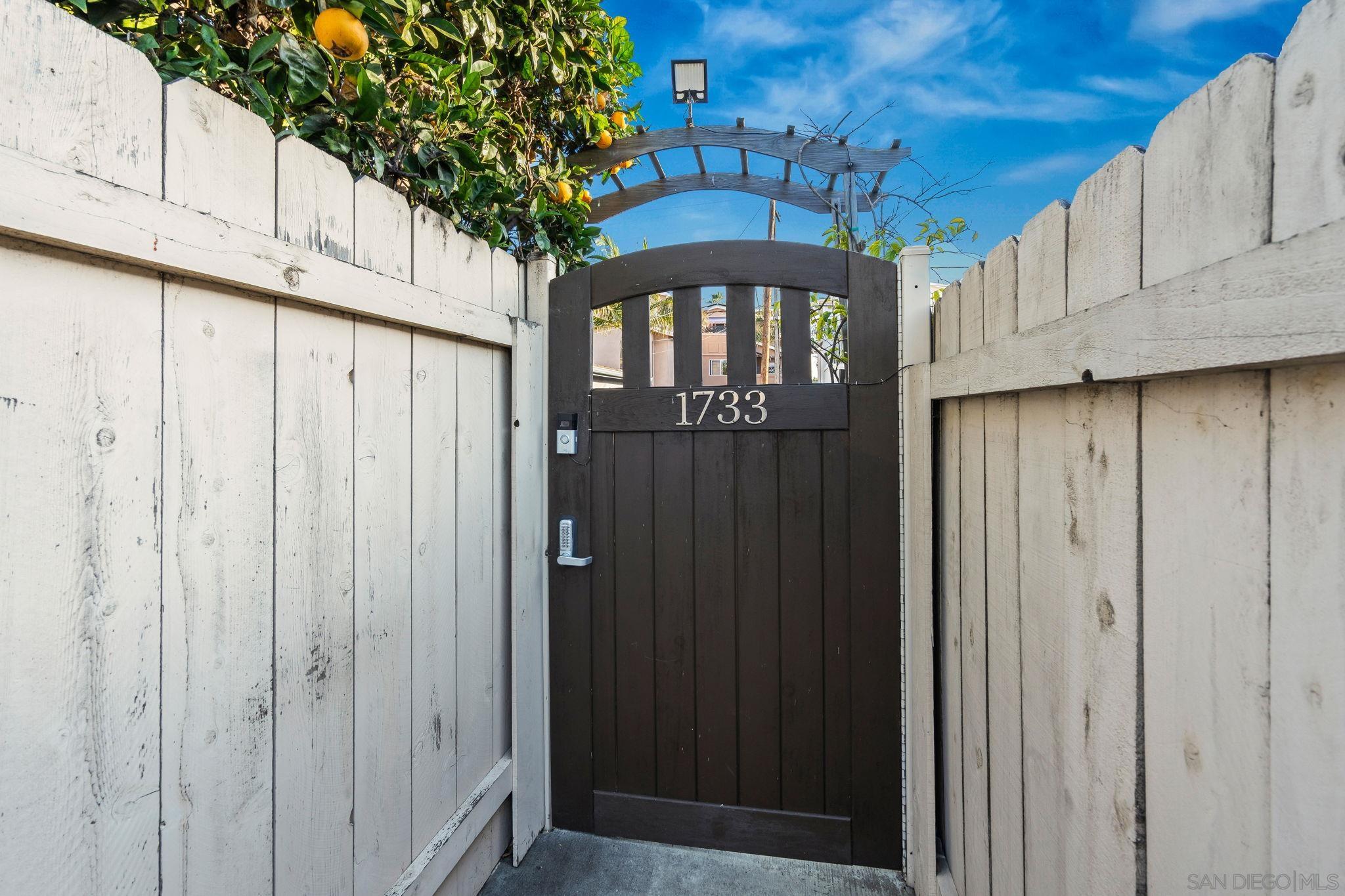 Detail Gallery Image 35 of 39 For 1733  Hornblend St, San Diego,  CA 92109 - 2 Beds | 1 Baths