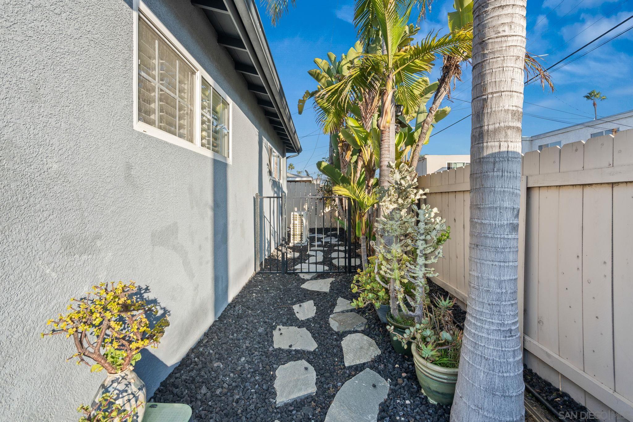 Detail Gallery Image 36 of 39 For 1733  Hornblend St, San Diego,  CA 92109 - 2 Beds | 1 Baths