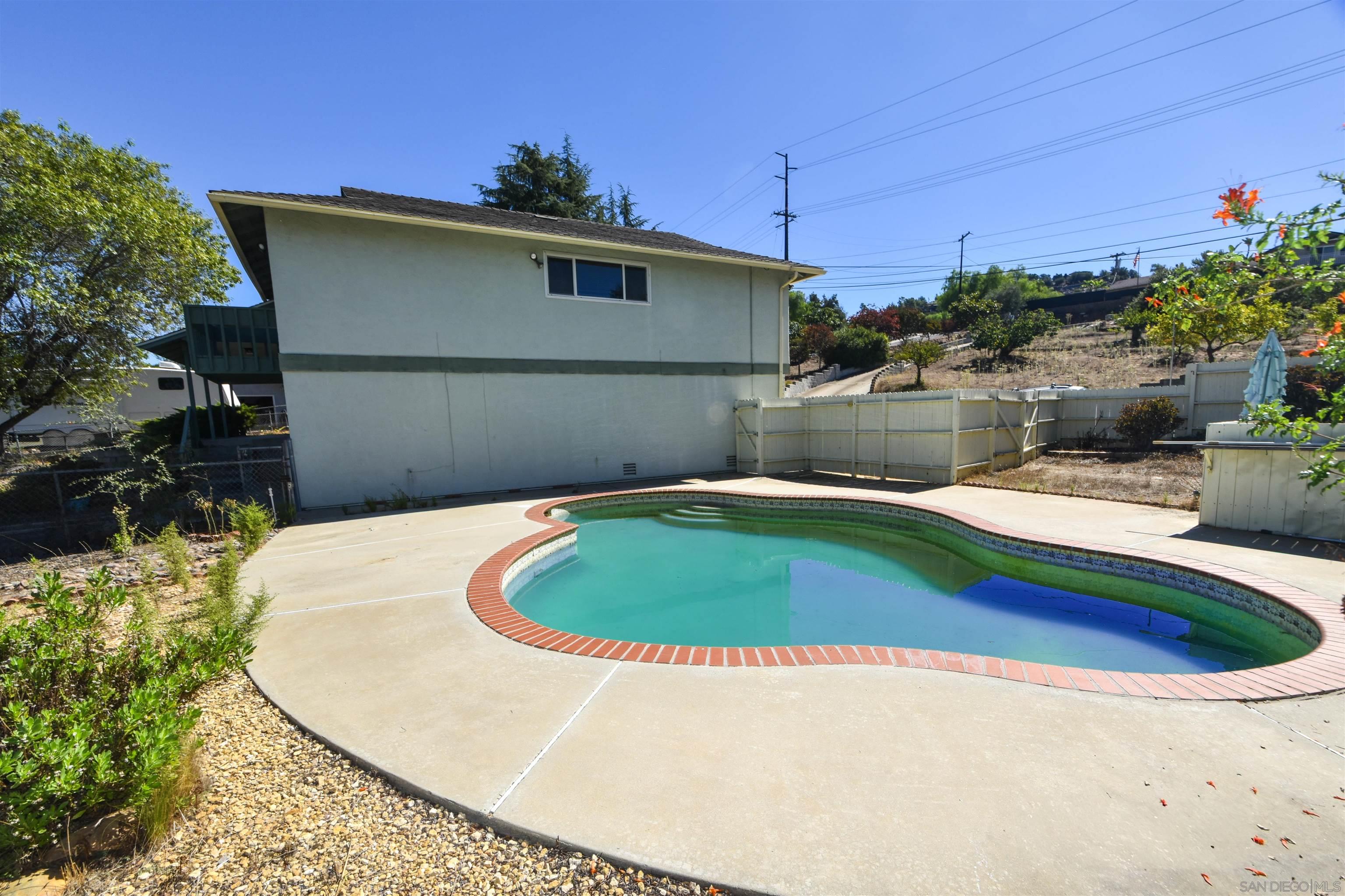 Detail Gallery Image 3 of 16 For 914 S Grade Rd, Alpine,  CA 91901 - 4 Beds | 2/1 Baths