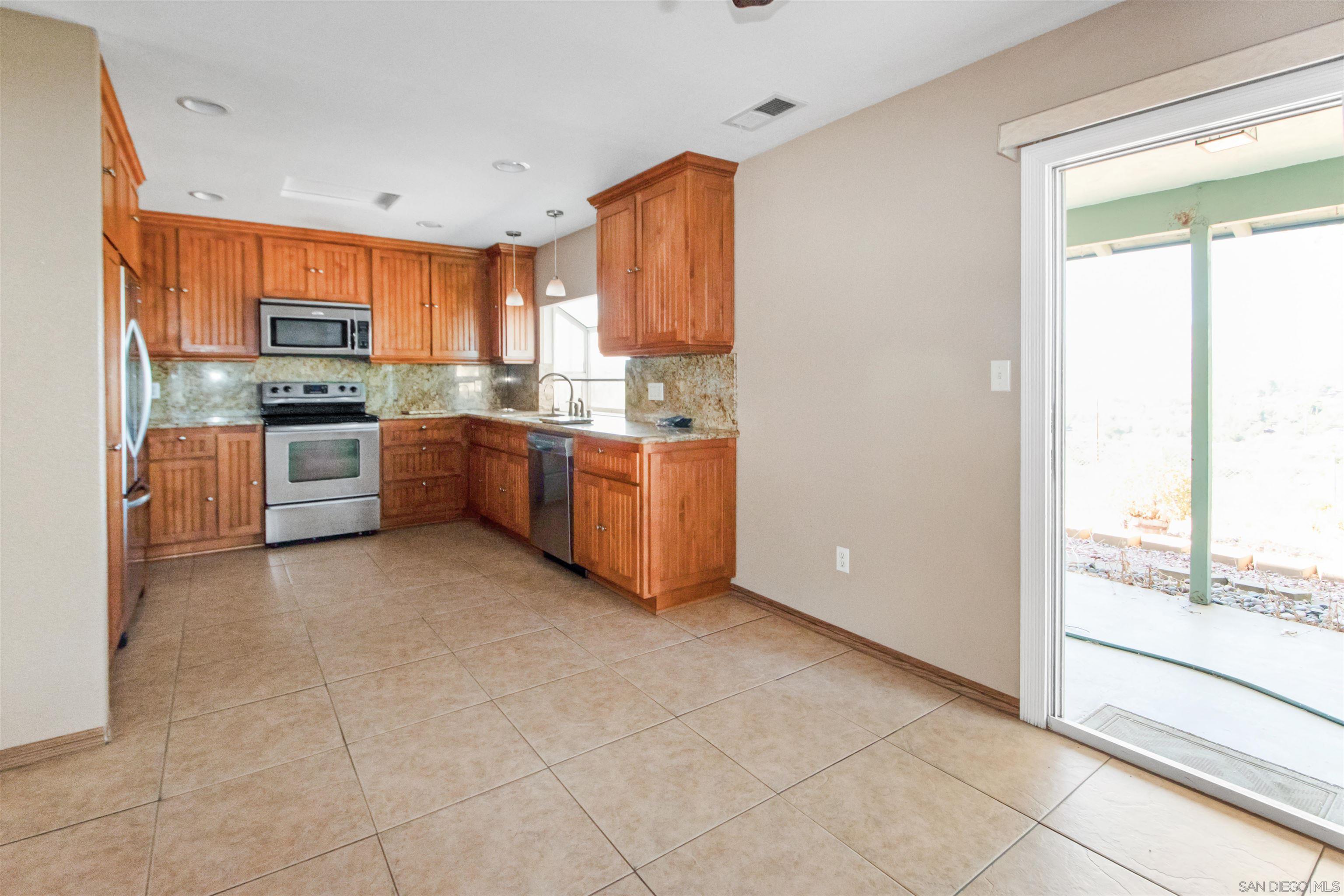 Detail Gallery Image 5 of 16 For 914 S Grade Rd, Alpine,  CA 91901 - 4 Beds | 2/1 Baths