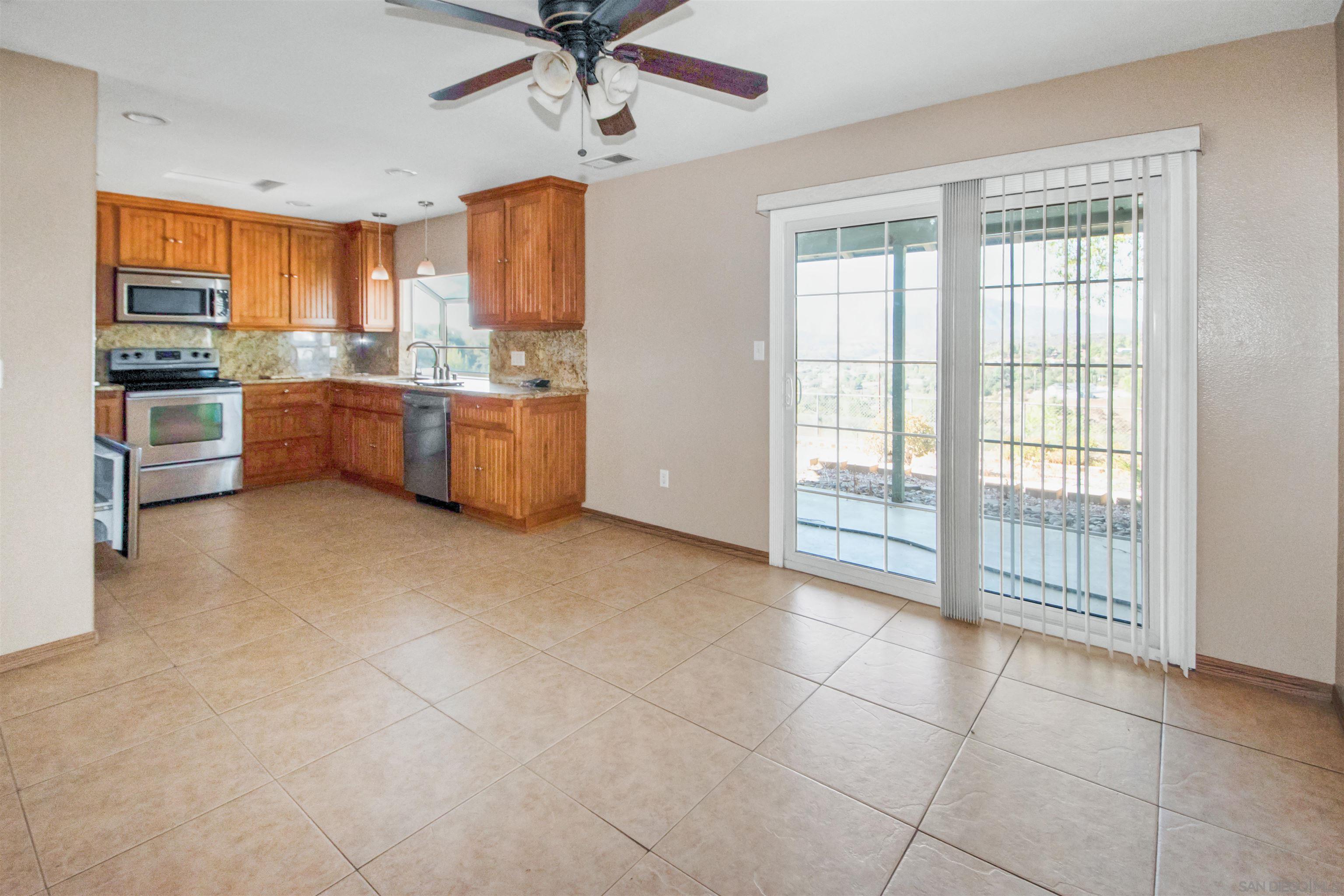 Detail Gallery Image 6 of 16 For 914 S Grade Rd, Alpine,  CA 91901 - 4 Beds | 2/1 Baths