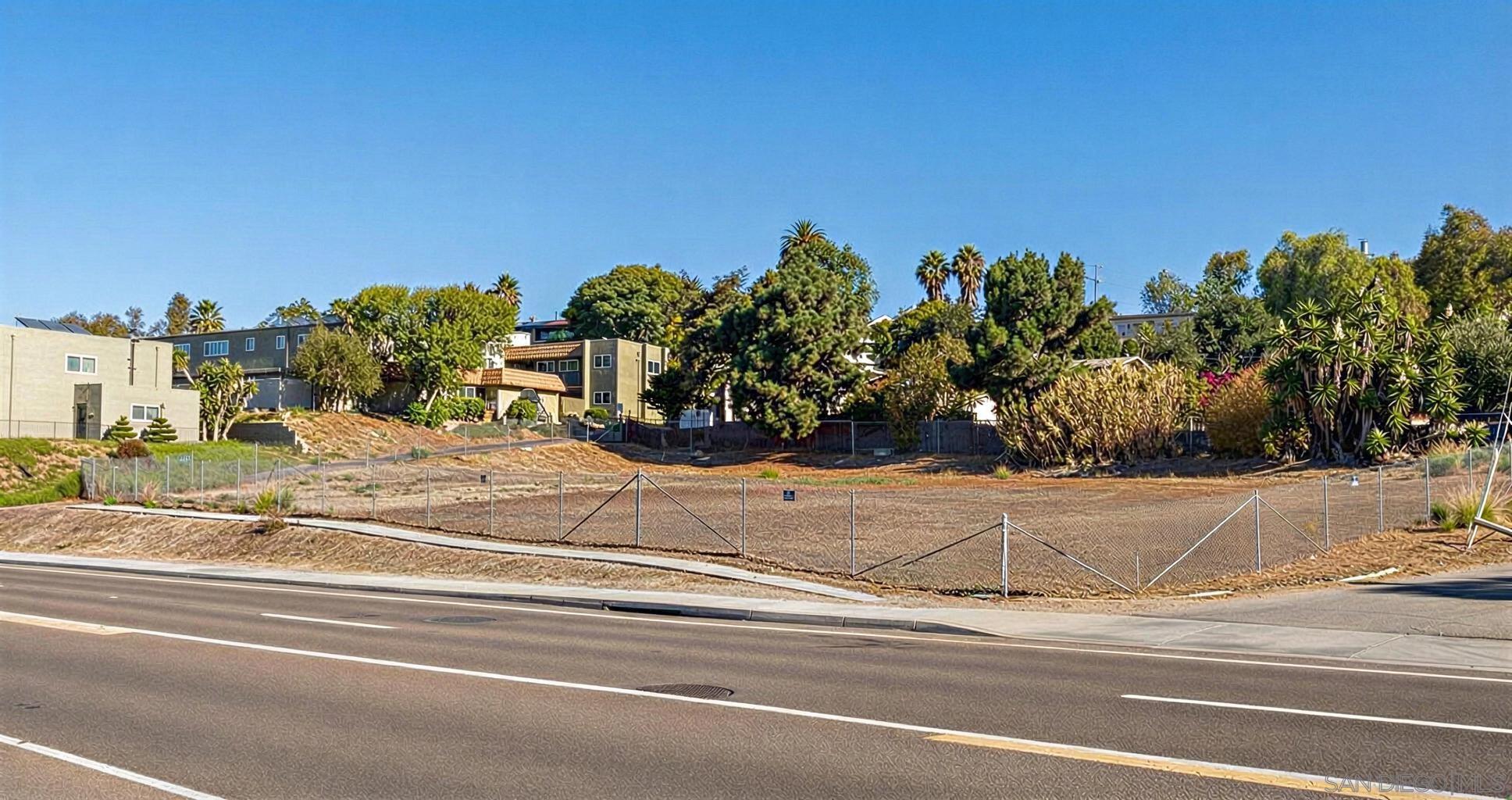 Detail Gallery Image 2 of 6 For , Vista,  CA 92084 - – Beds | – Baths