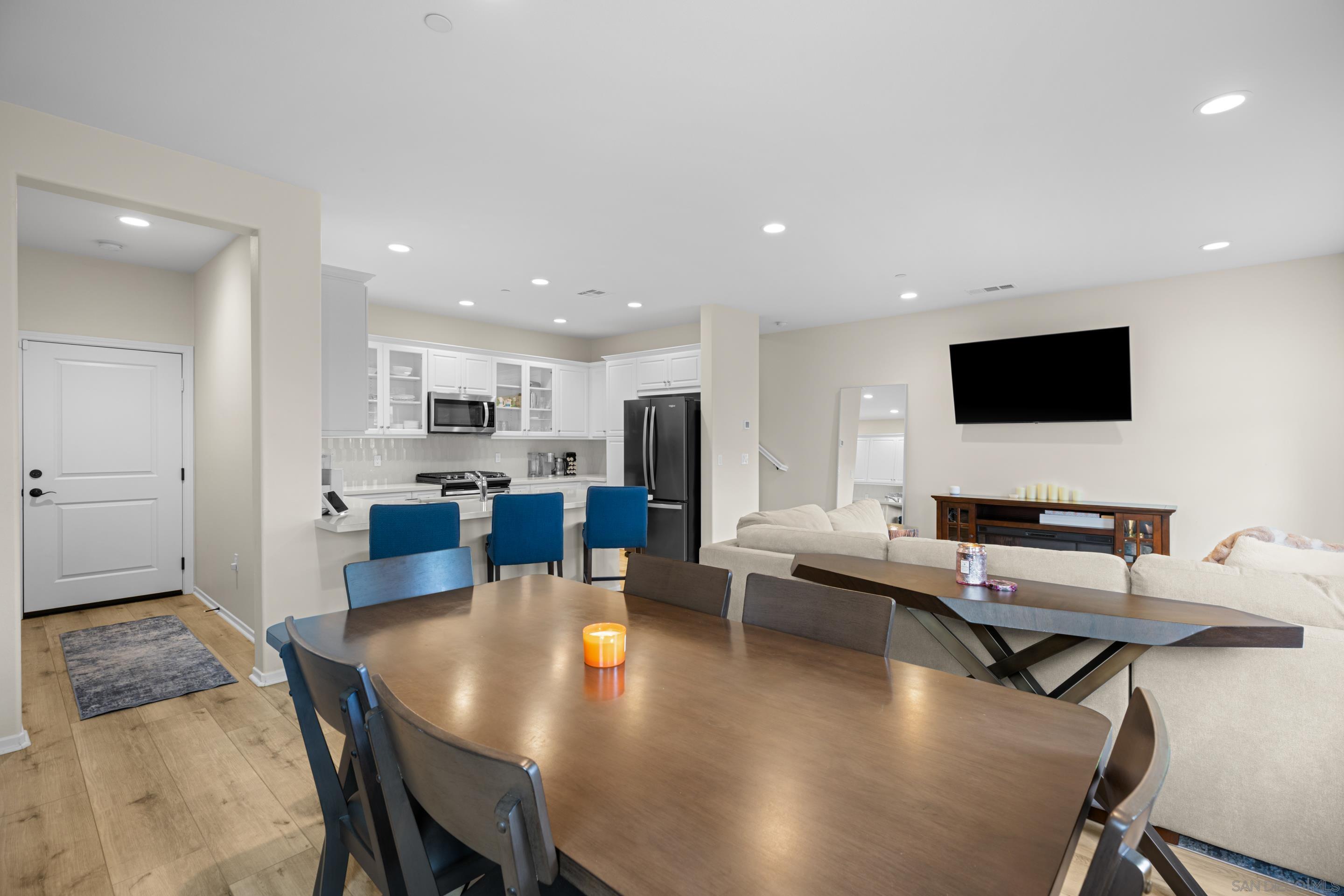 Detail Gallery Image 9 of 27 For 1257  Calle Datura  #157,  Chula Vista,  CA 91913 - 3 Beds | 2/1 Baths