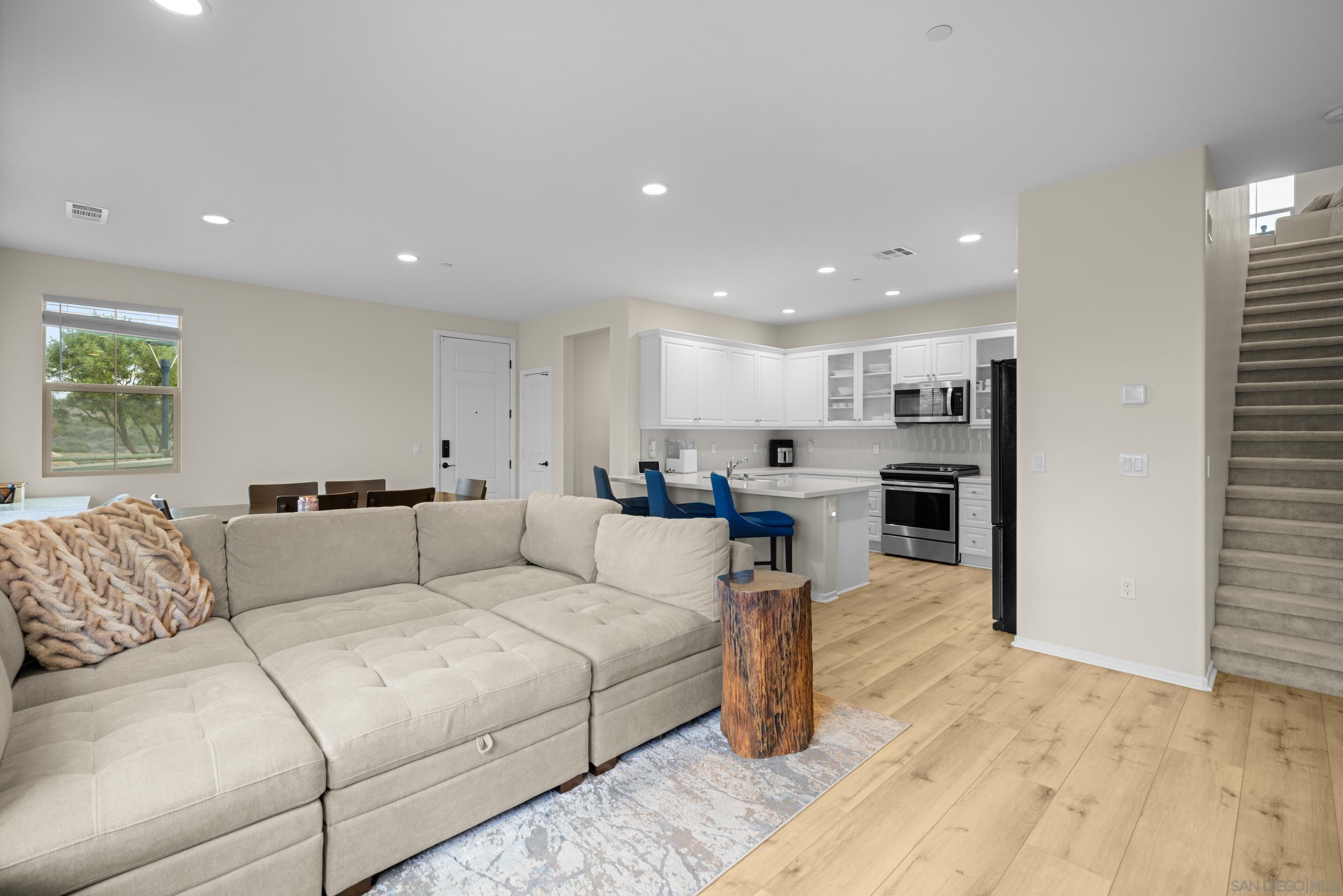 Detail Gallery Image 10 of 27 For 1257  Calle Datura  #157,  Chula Vista,  CA 91913 - 3 Beds | 2/1 Baths