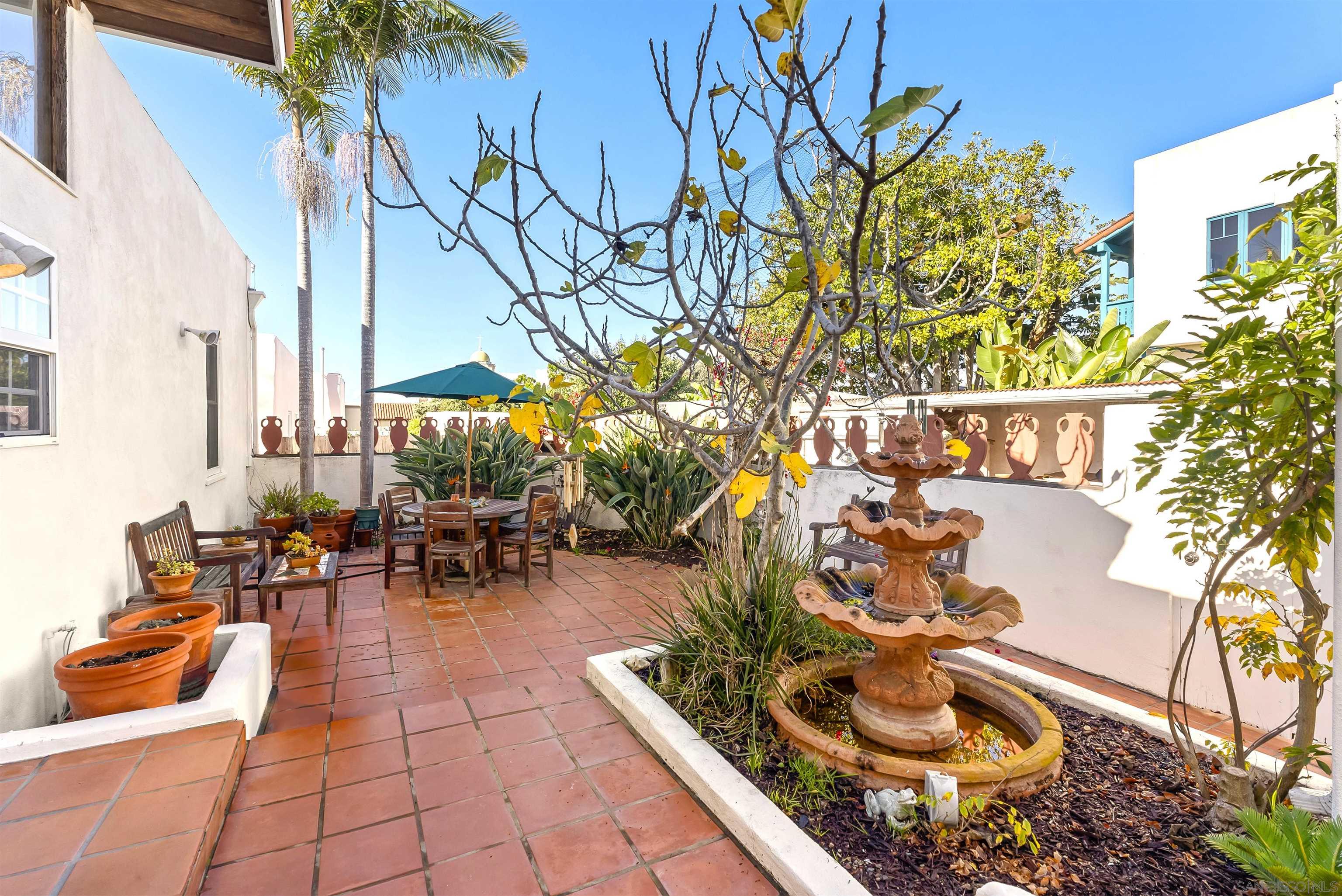 Detail Gallery Image 15 of 18 For 552  Fern Glen, La Jolla,  CA 92037 - 4 Beds | 2 Baths