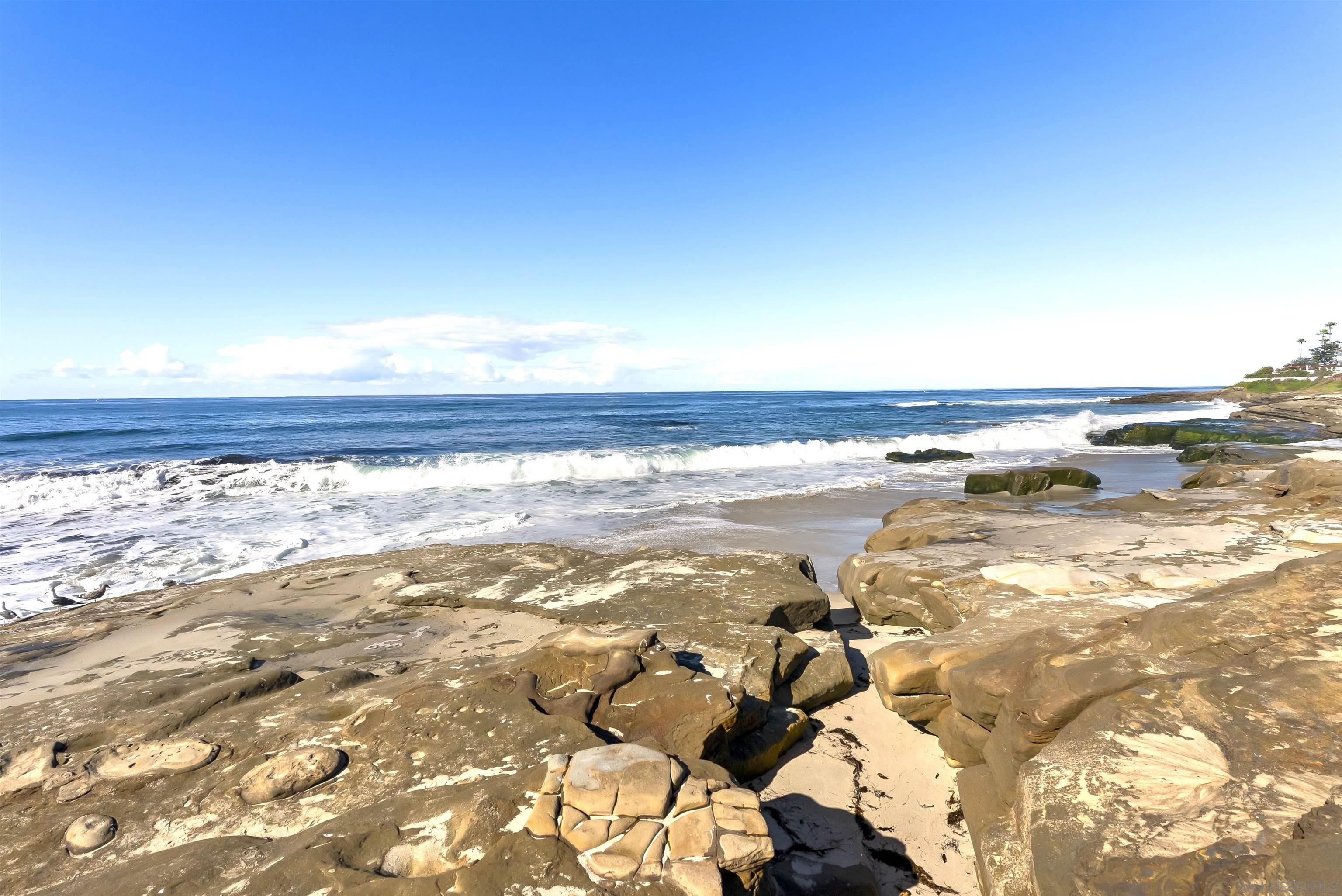 Detail Gallery Image 17 of 18 For 552  Fern Glen, La Jolla,  CA 92037 - 4 Beds | 2 Baths