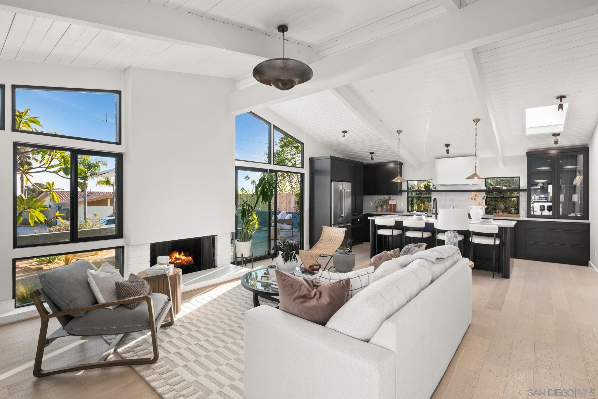 Detail Gallery Image 3 of 49 For 2526  Aster St, San Diego,  CA 92109 - 4 Beds | 2 Baths