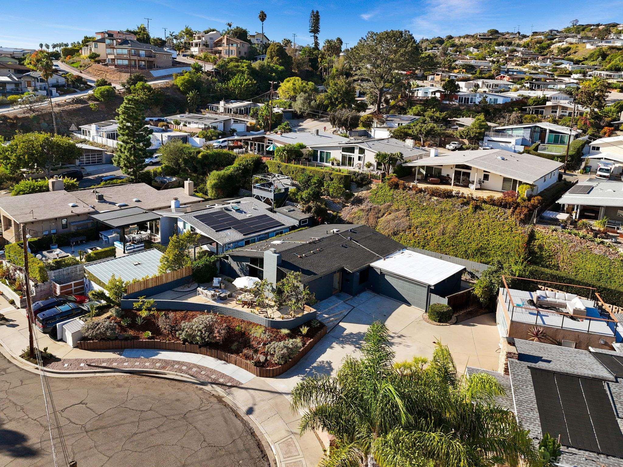 Detail Gallery Image 29 of 49 For 2526  Aster St, San Diego,  CA 92109 - 4 Beds | 2 Baths