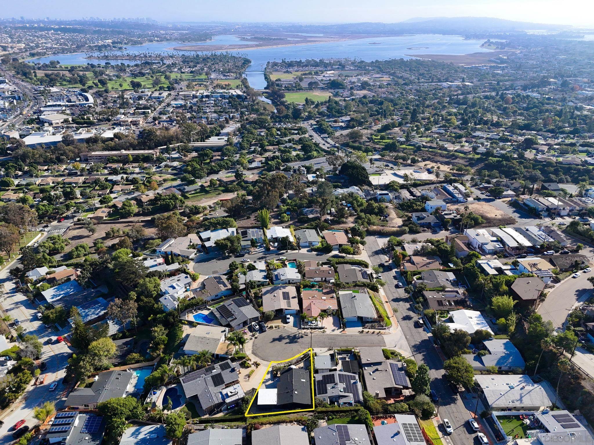 Detail Gallery Image 6 of 49 For 2526  Aster St, San Diego,  CA 92109 - 4 Beds | 2 Baths