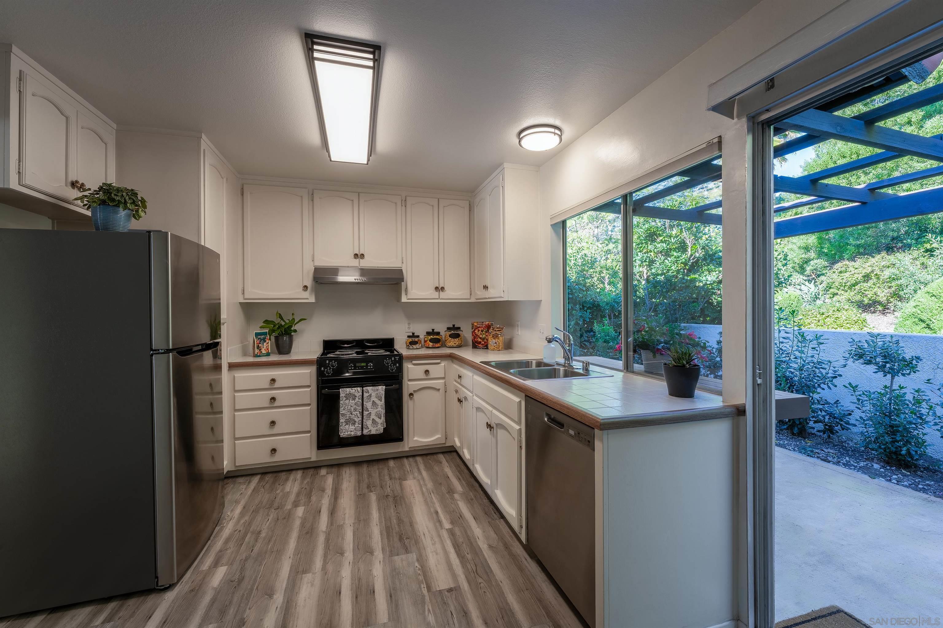 Detail Gallery Image 7 of 29 For 12780  Avenida La Valencia  #163,  San Diego,  CA 92128 - 2 Beds | 2 Baths