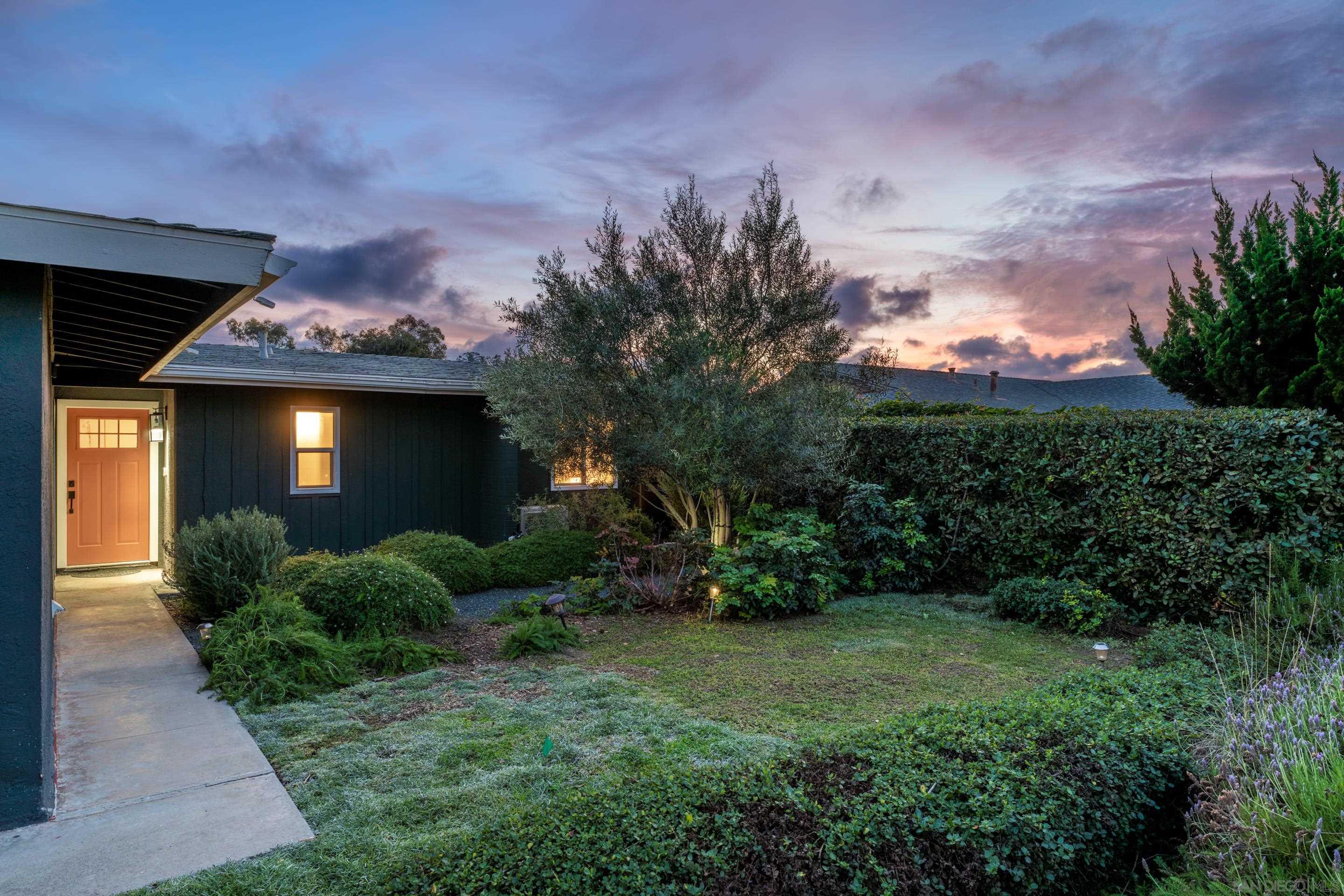 Detail Gallery Image 2 of 53 For 3339  Tropicana Dr, Oceanside,  CA 92054 - 3 Beds | 2 Baths