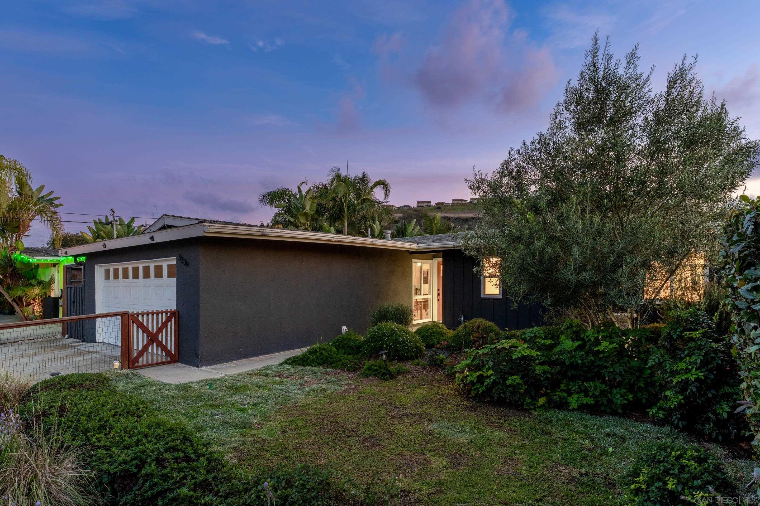 Detail Gallery Image 3 of 53 For 3339  Tropicana Dr, Oceanside,  CA 92054 - 3 Beds | 2 Baths