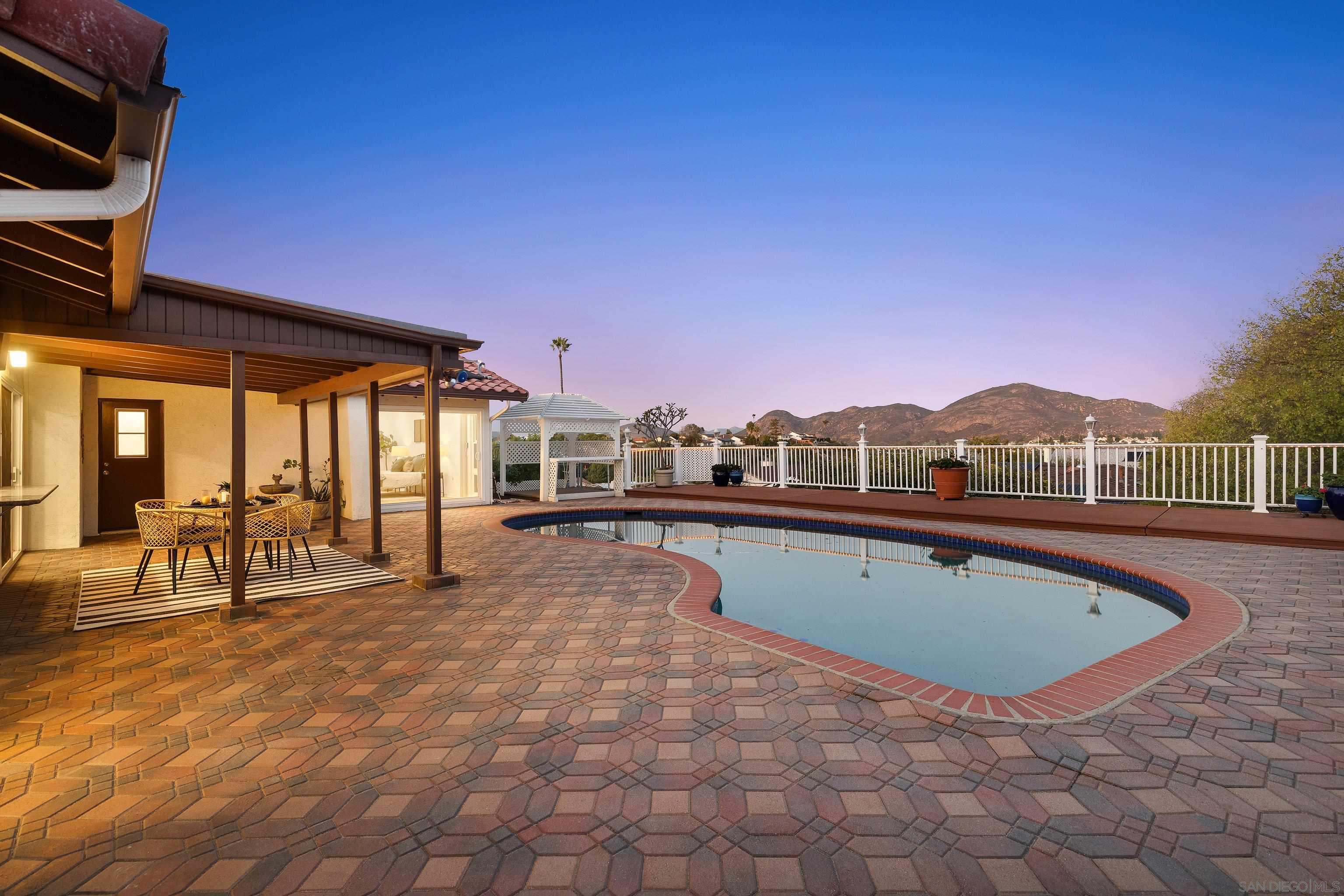 Front Image Thumbnail for SD250045147