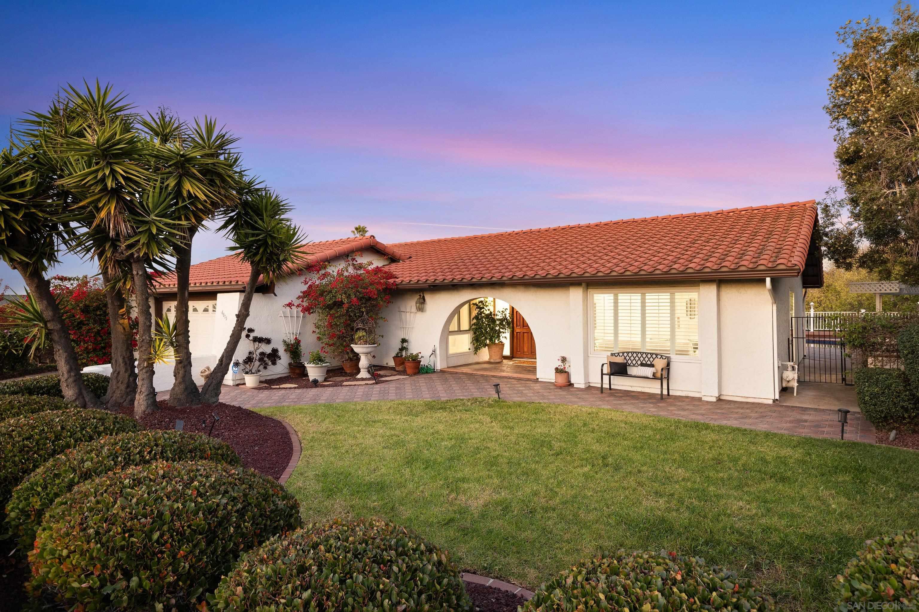 Detail Gallery Image 3 of 35 For 6615  Ridge Manor Ave, San Diego,  CA 92120 - 4 Beds | 2 Baths