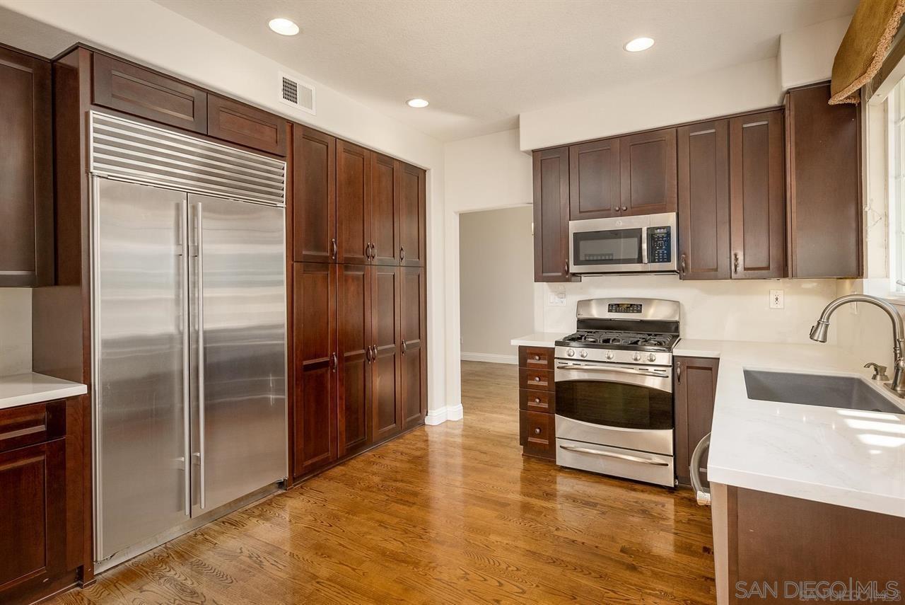 Detail Gallery Image 5 of 29 For 5251  Caminito Exquisito, San Diego,  CA 92130 - 4 Beds | 2/1 Baths