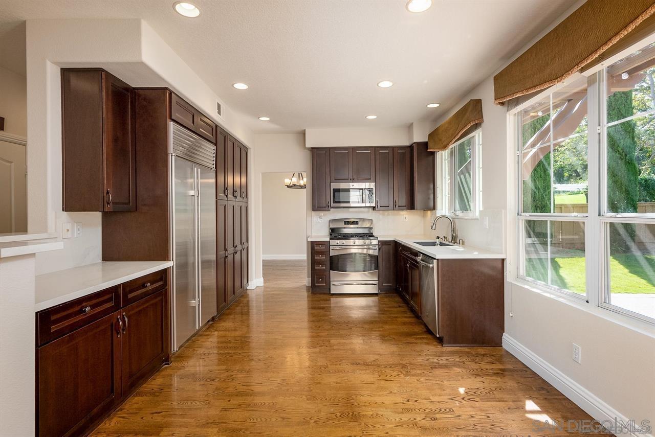 Detail Gallery Image 6 of 29 For 5251  Caminito Exquisito, San Diego,  CA 92130 - 4 Beds | 2/1 Baths