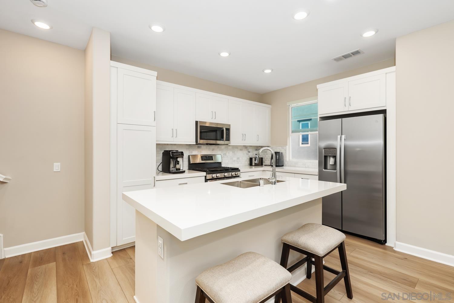 Detail Gallery Image 3 of 23 For 1227  Sunrise Vw  #105,  San Marcos,  CA 92078 - 3 Beds | 3 Baths